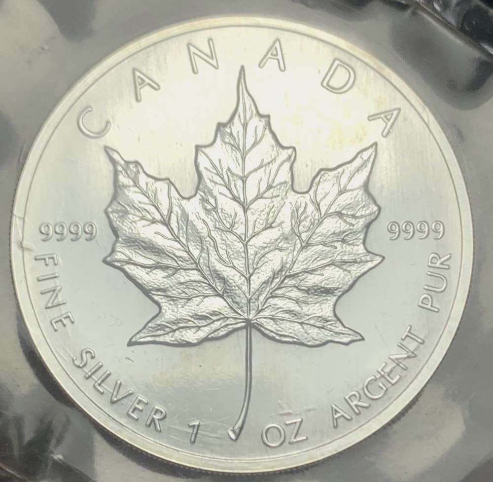 Rare 1998 Canada $5 Maple Leaf 1 ozt .9999 Silver (1 of 3)