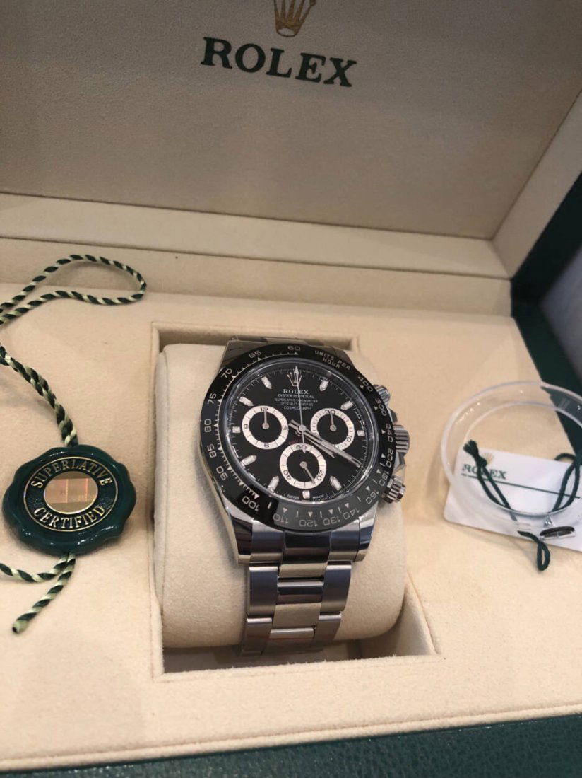 ROLEX DAYTONA COSMOGRAPH BLACK AND WHITE DIAL 2018 (1 of 2)