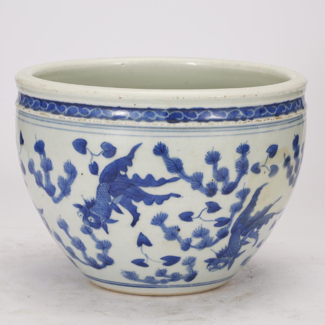 CHINESE BLUE WHITE GOLD Fish Jar (1 of 9)