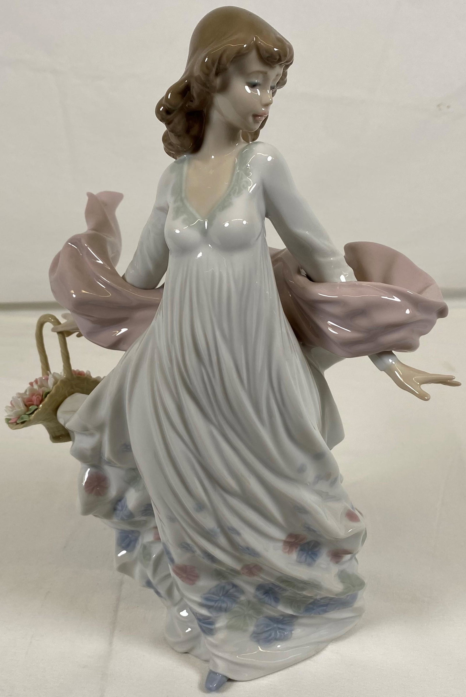 Retired Lladro Porcelain Figurine Spring Splendor Women (1 of 7)