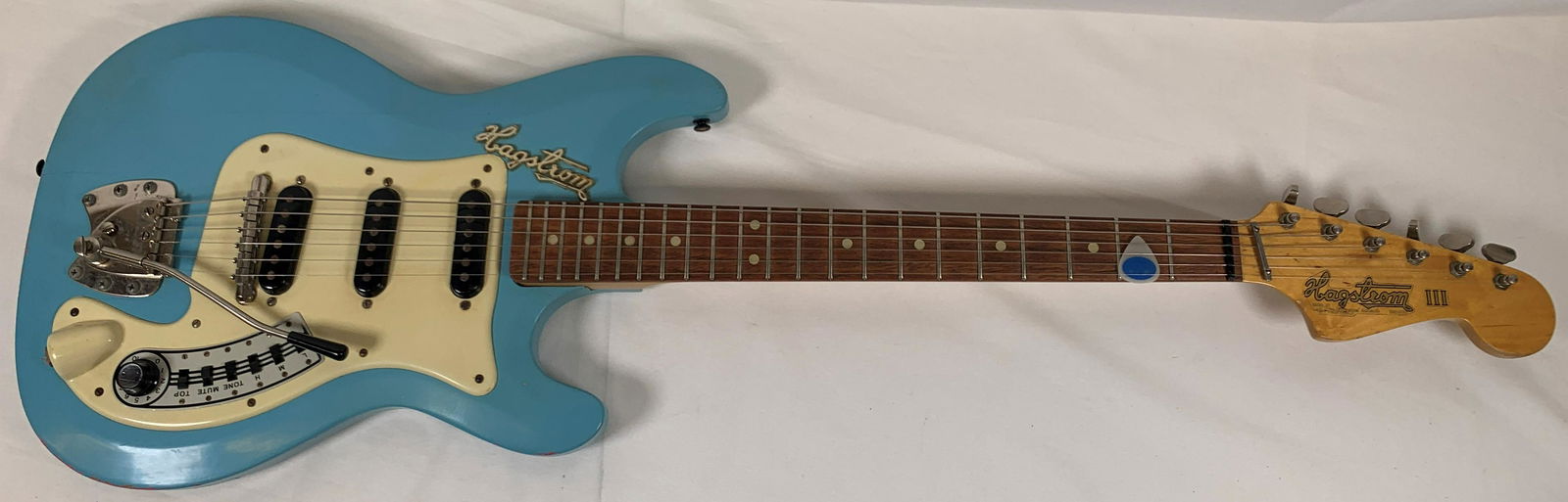Vintage 1962 Hagstrom III Victorian Guitar with Case (1 of 9)