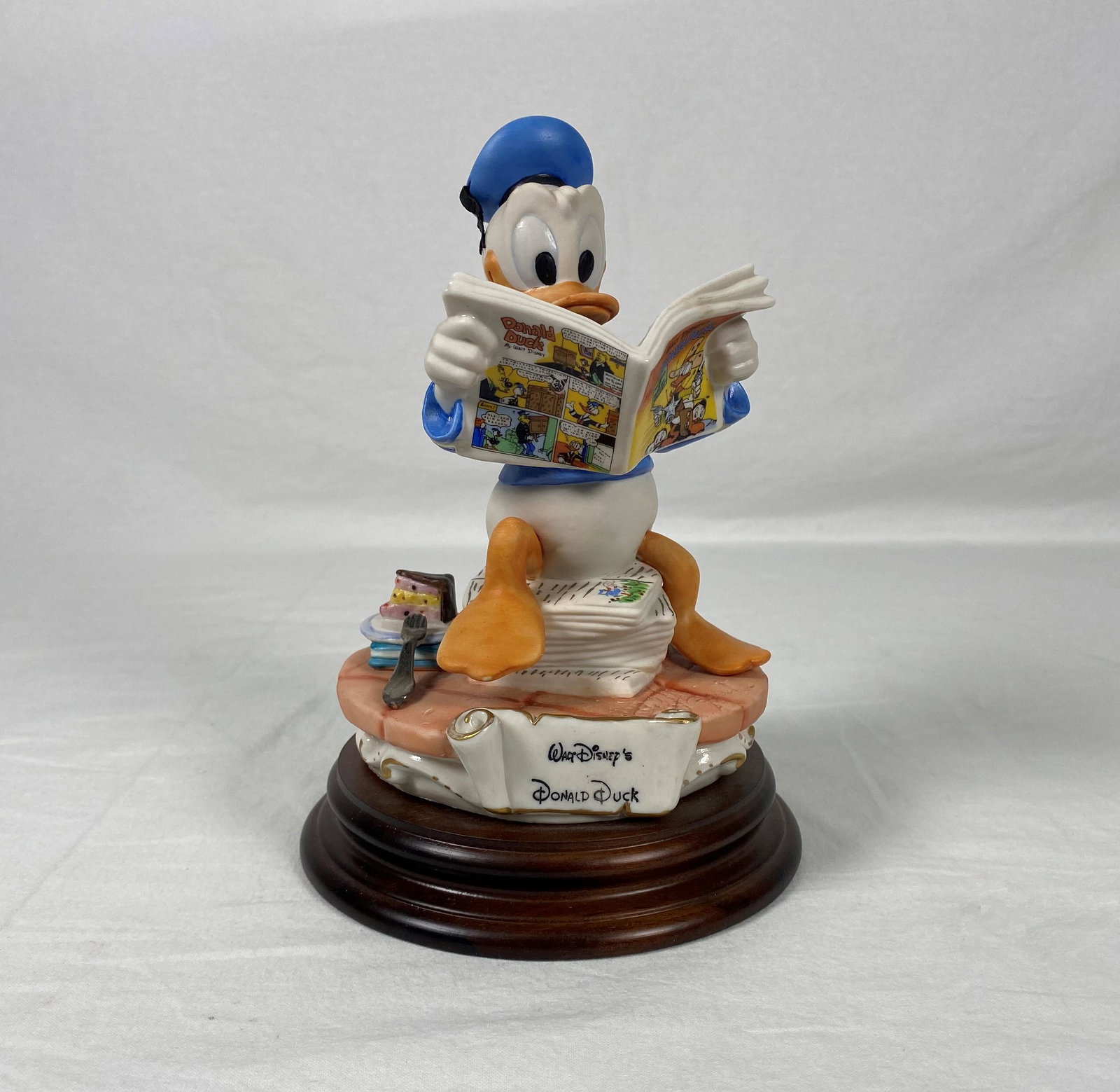 Walt Disney Donald Duck Porcelain Laurenz Statue (1 of 7)