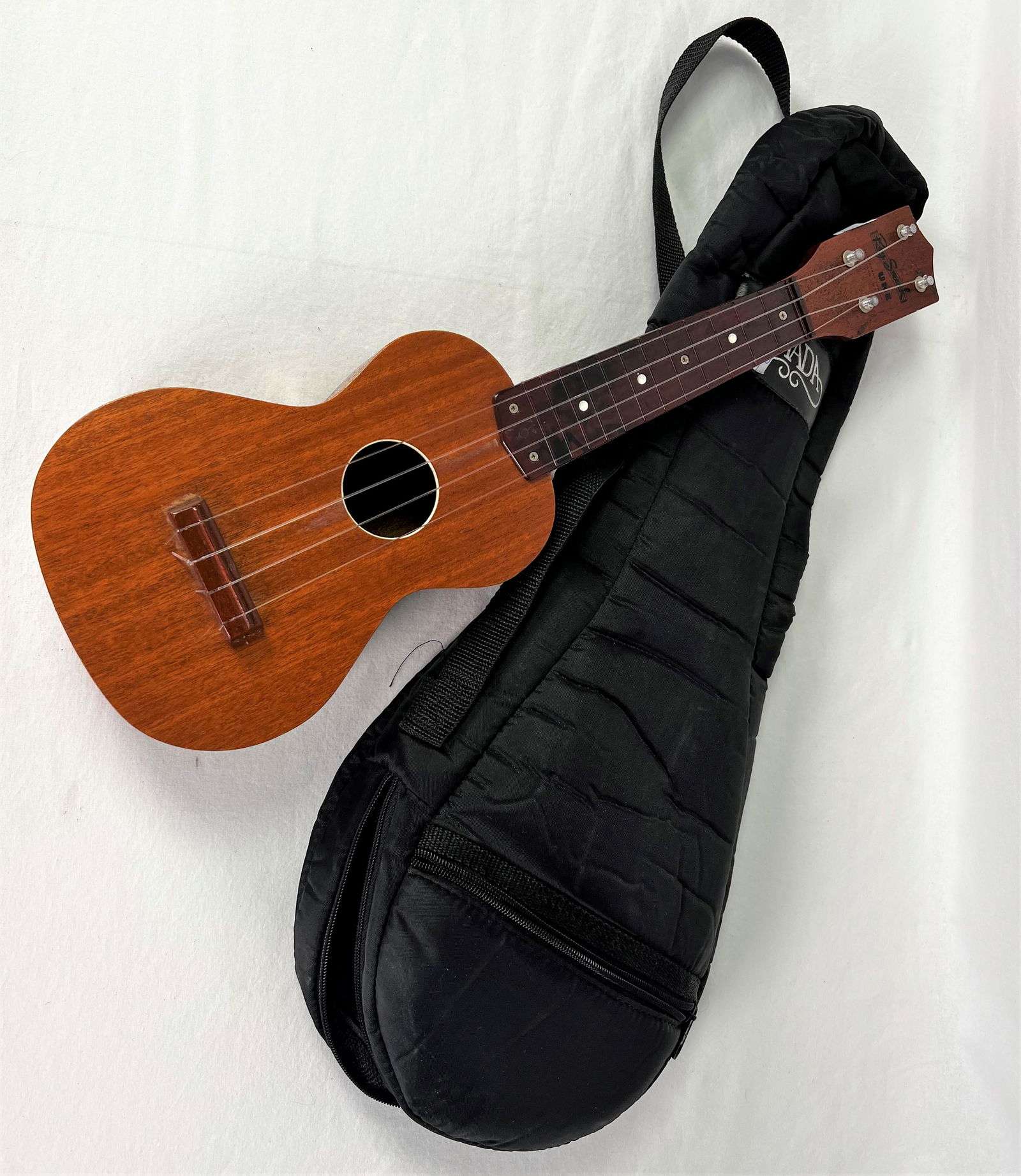 Vintage Harmony Roy Smeck Ukulele Mahogany (1 of 11)