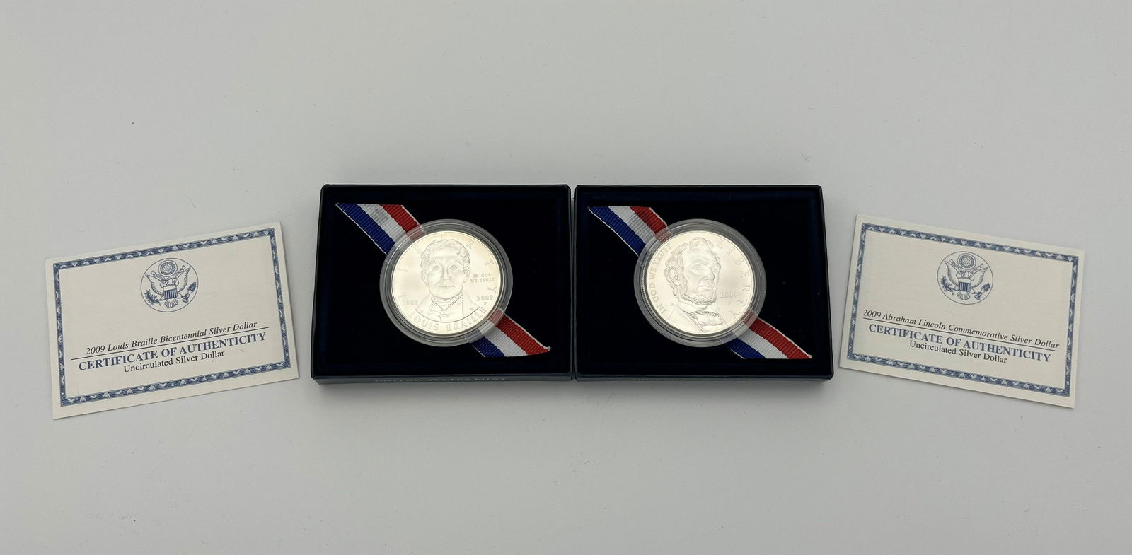 Lot of 2 Uncirculated Silver Dollar Coin: 1 x 2009 Louis Braille Bicentennial Uncirculated Silver Dollar Coin 1 x 2009 Abraham Lincoln Commemorative Uncirculated Silver Dollar Coin with boxes and COA uncirculated Coins Coin Set out of a New Y