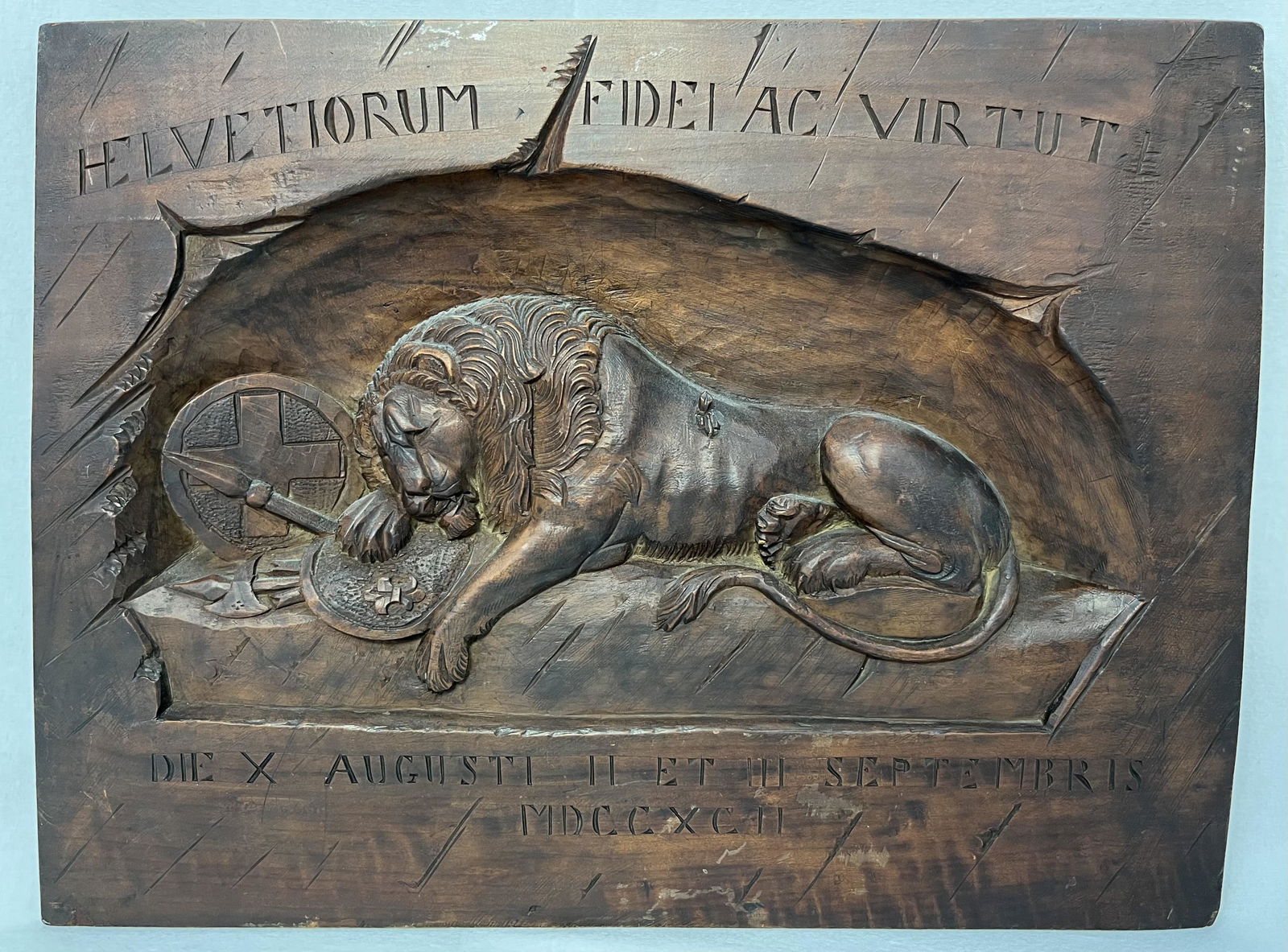 " Black Forest " Walnut Lion of Lucerne Wall Plaque (1 of 3)
