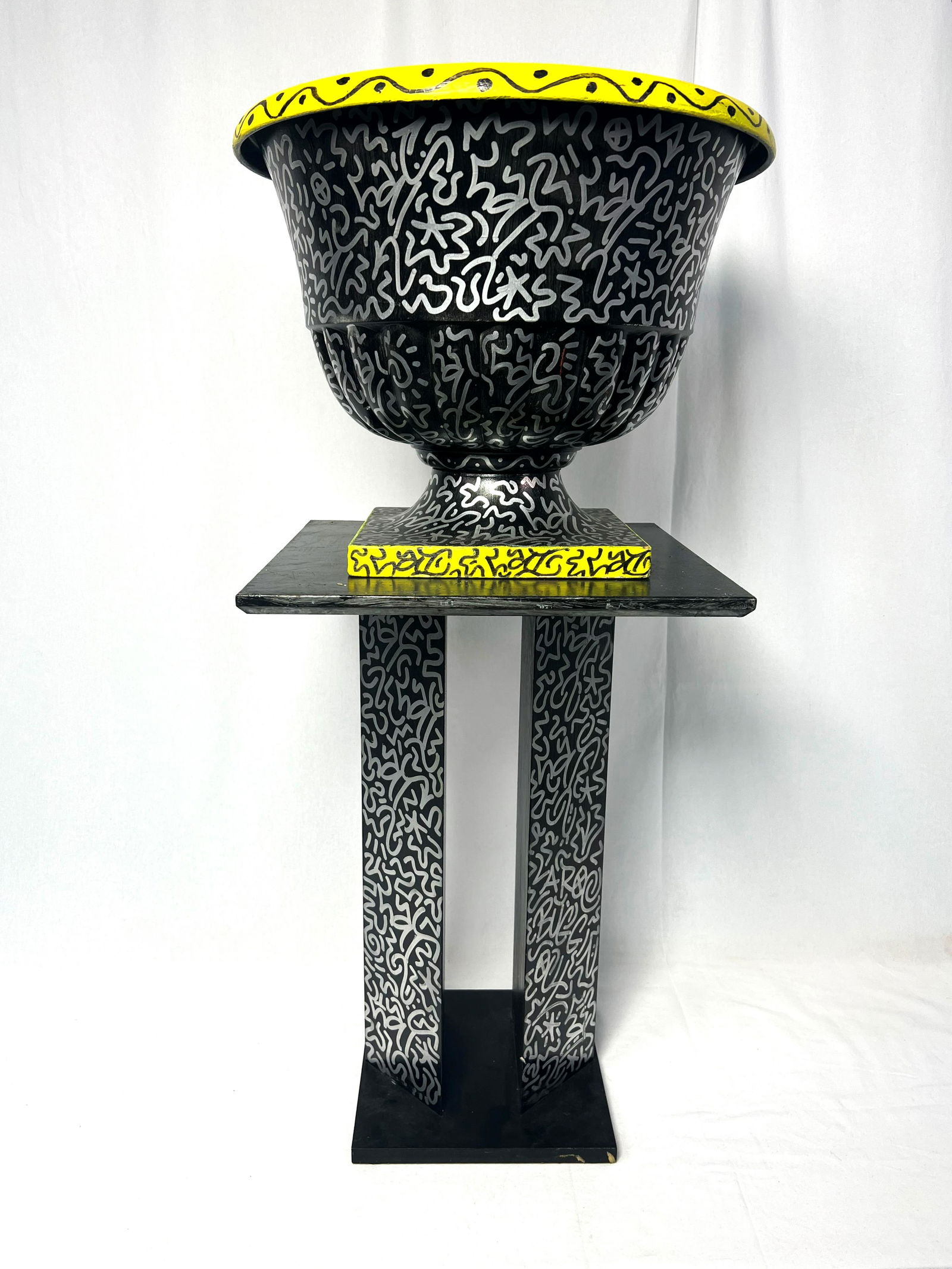 LA II (Angel Ortiz 1967 American) Urn Planter w/ Stand (1 of 14)