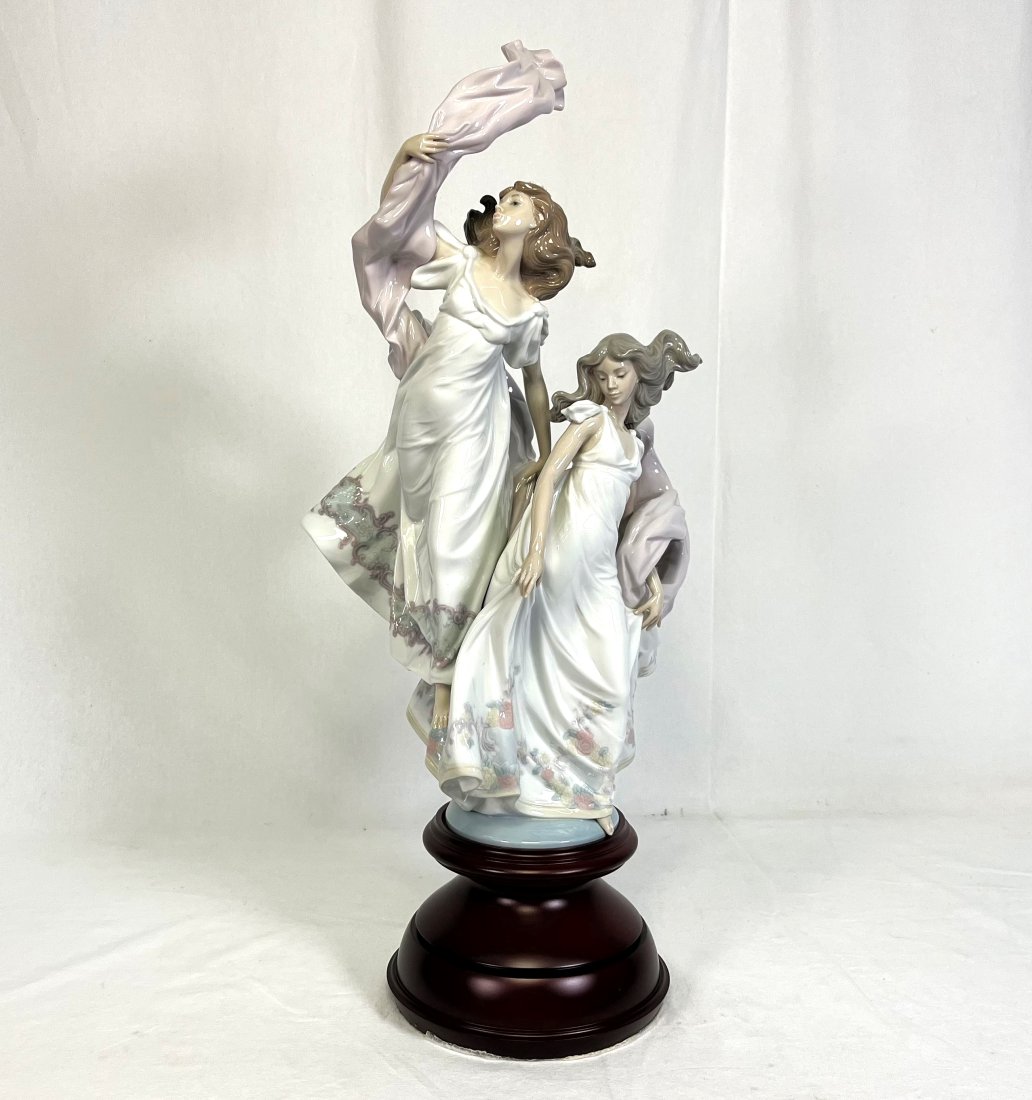 Lladro Porcelain " Allegory of Liberty " Figurine (1 of 10)