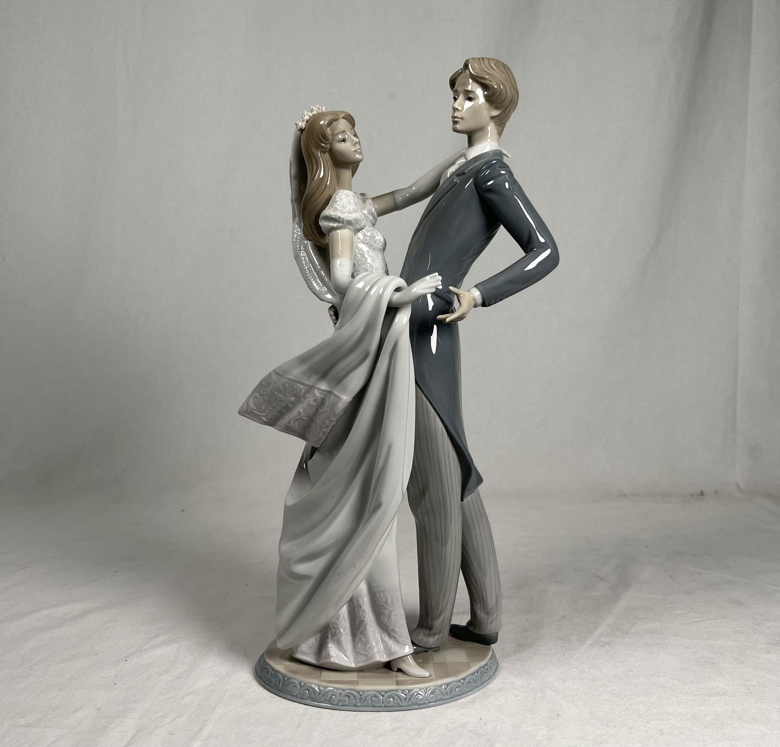 Lladro Figurine Baile de Boda & Baile de Aniversio (1 of 12)