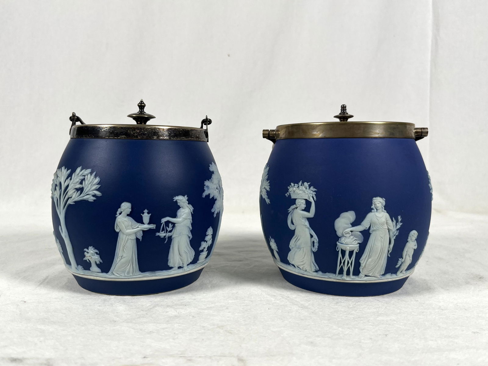Pair of Wedgwood Biscuit Jars (1 of 7)