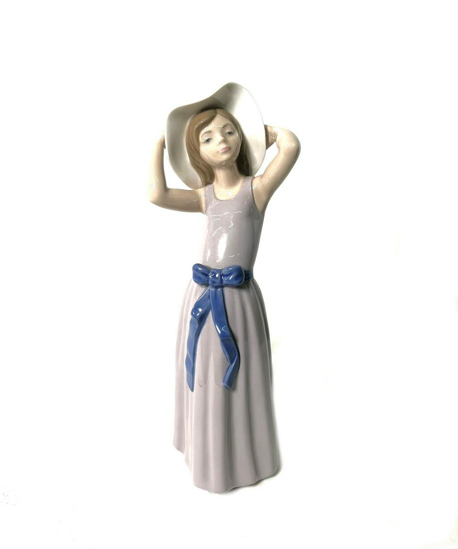 LLARDO Porcelain Girl With Hat Figurine (1 of 5)