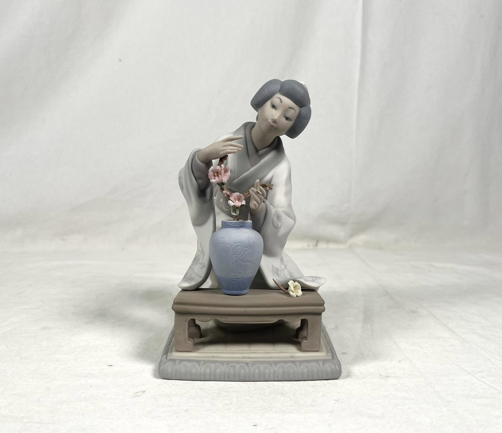 Lladro Geisha Lady w Bonsai Porcelain Figure (1 of 7)