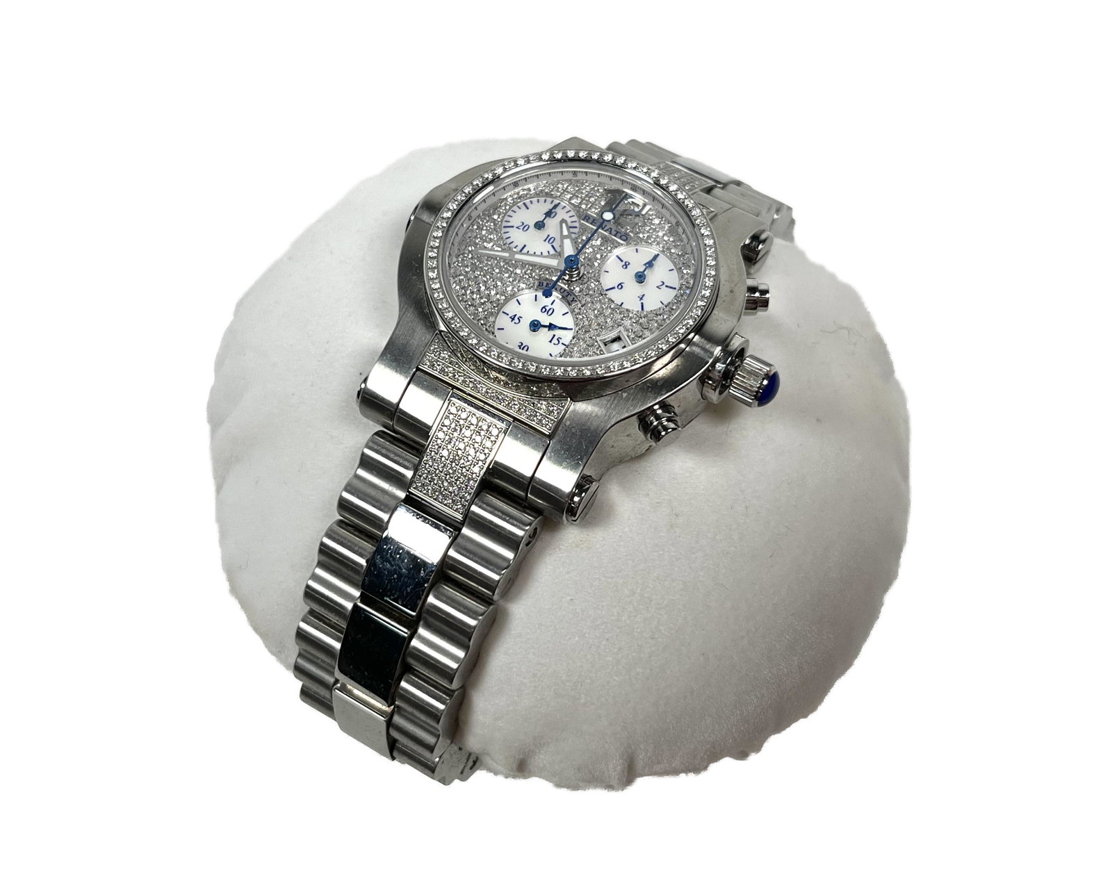 Renato Wilde Beast Diamond Chronograph Watch: Renato Wilde Beast Diamond Chronograph Watch Beauty Collection 400 Natural Cut Diamonds Appraised Value $6500 Weight 2.00 Carats 38mm Stainless Comes with Original Box & Case Please look at Photos Clo