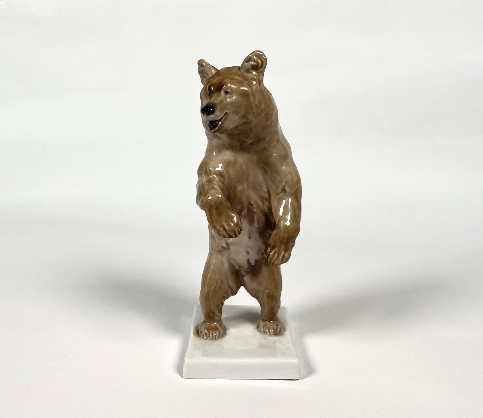 Meissen Brown Bear Figurine: Meissen Brown Bear Figurine Pfeifer Time 1927-33 Standing Brown Bear Glazed Naturalistic Paint Model No. V 125 6.75" H design ErichHÃ¶sel
