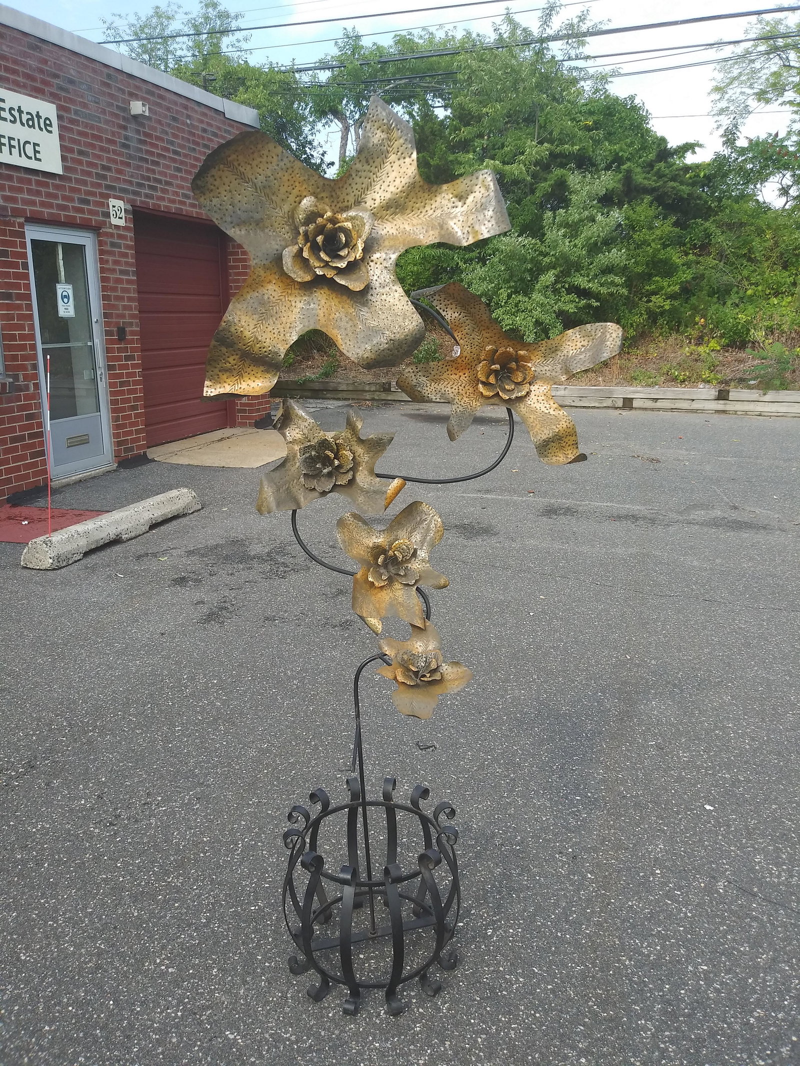 Tall Modern Floral Sculpture (1 of 4)