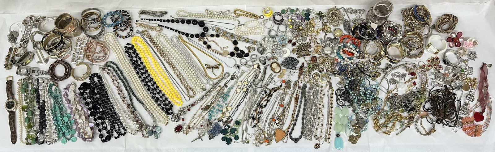 Large Lot Estate Costume Jewelry Over 100Pcs (1 of 14)