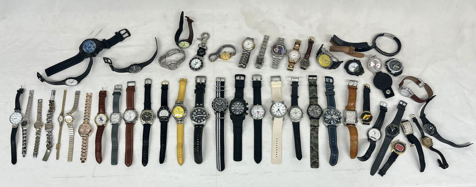 Large Lot of Vintage Watches Over 46 Pieces (1 of 10)