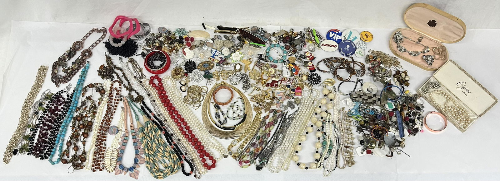 Large Lot Estate Costume Jewelry Over 100pcs (1 of 10)