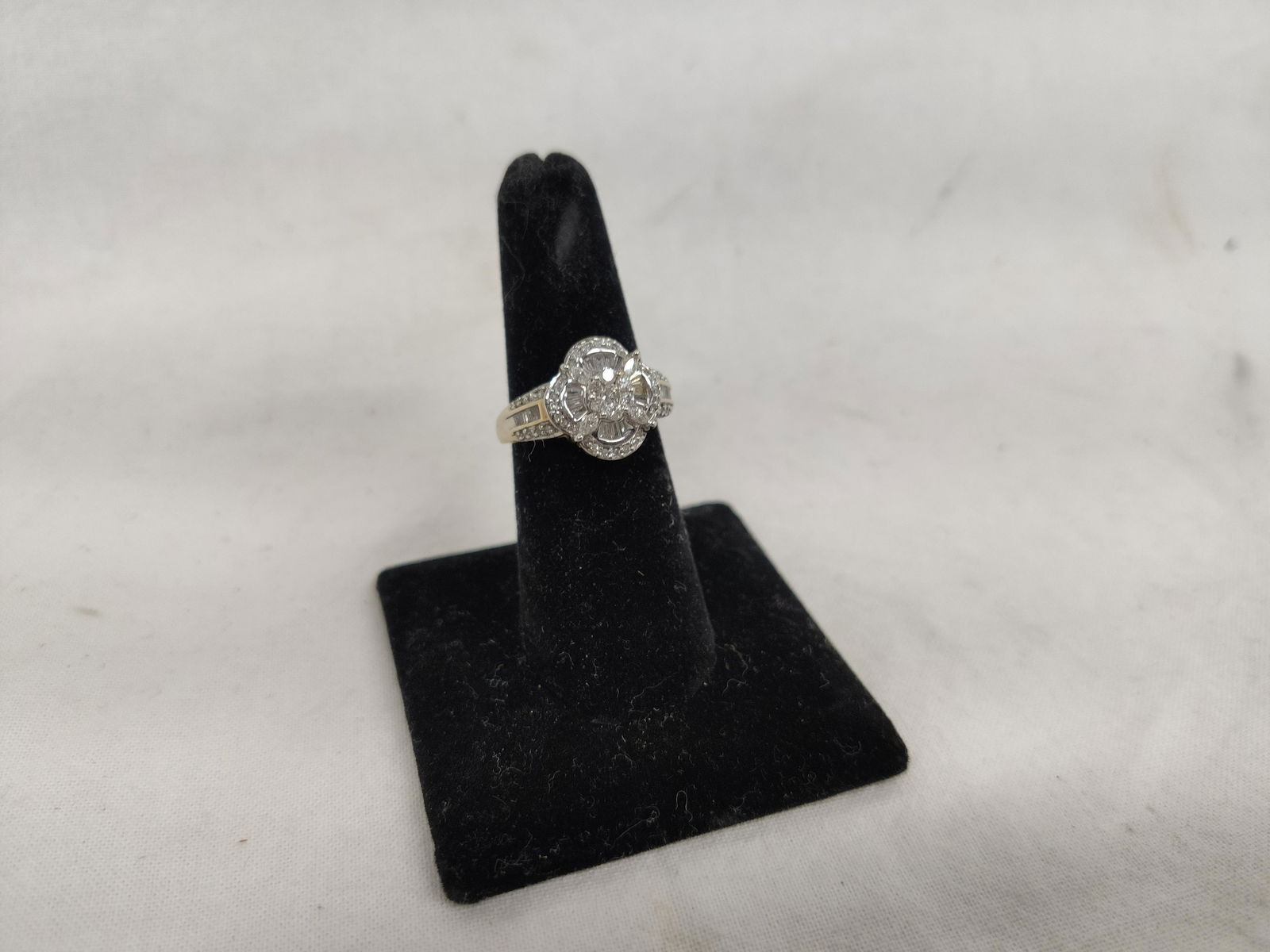 Yellow Gold Diamond Ring (1 of 7)