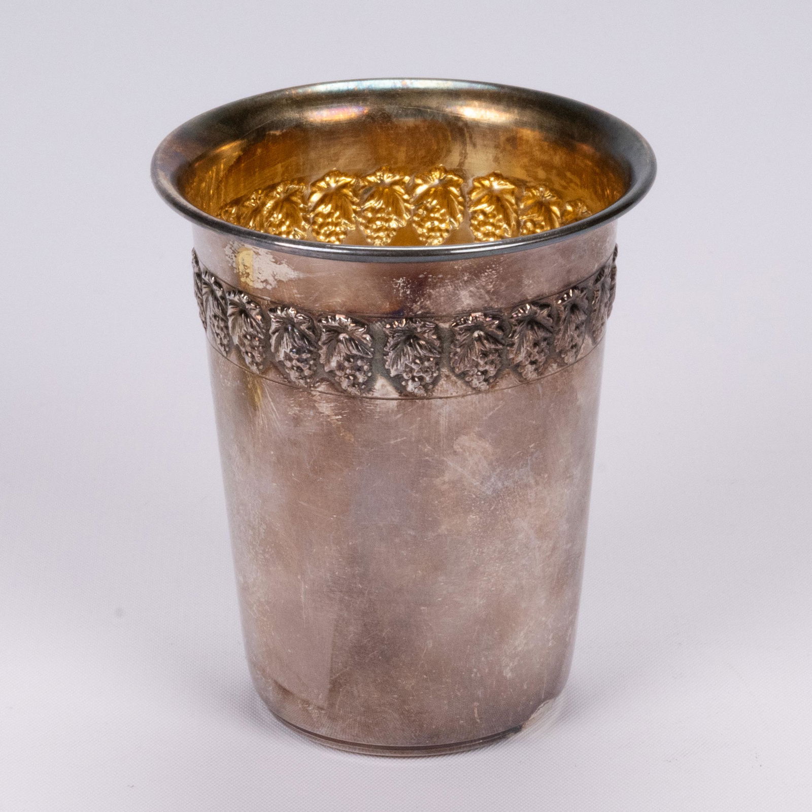Judaica Sterling Silver HZM Kiddush Cup: Judaica Sterling Silver HZM Kiddush Cup Featuring Grapevine Design. Marked Underneath: " HZM 925 " Weight: 42 grams Dimensions 3"H 2.5"W In Overall Good Condition Please look at Photos Closely Out of