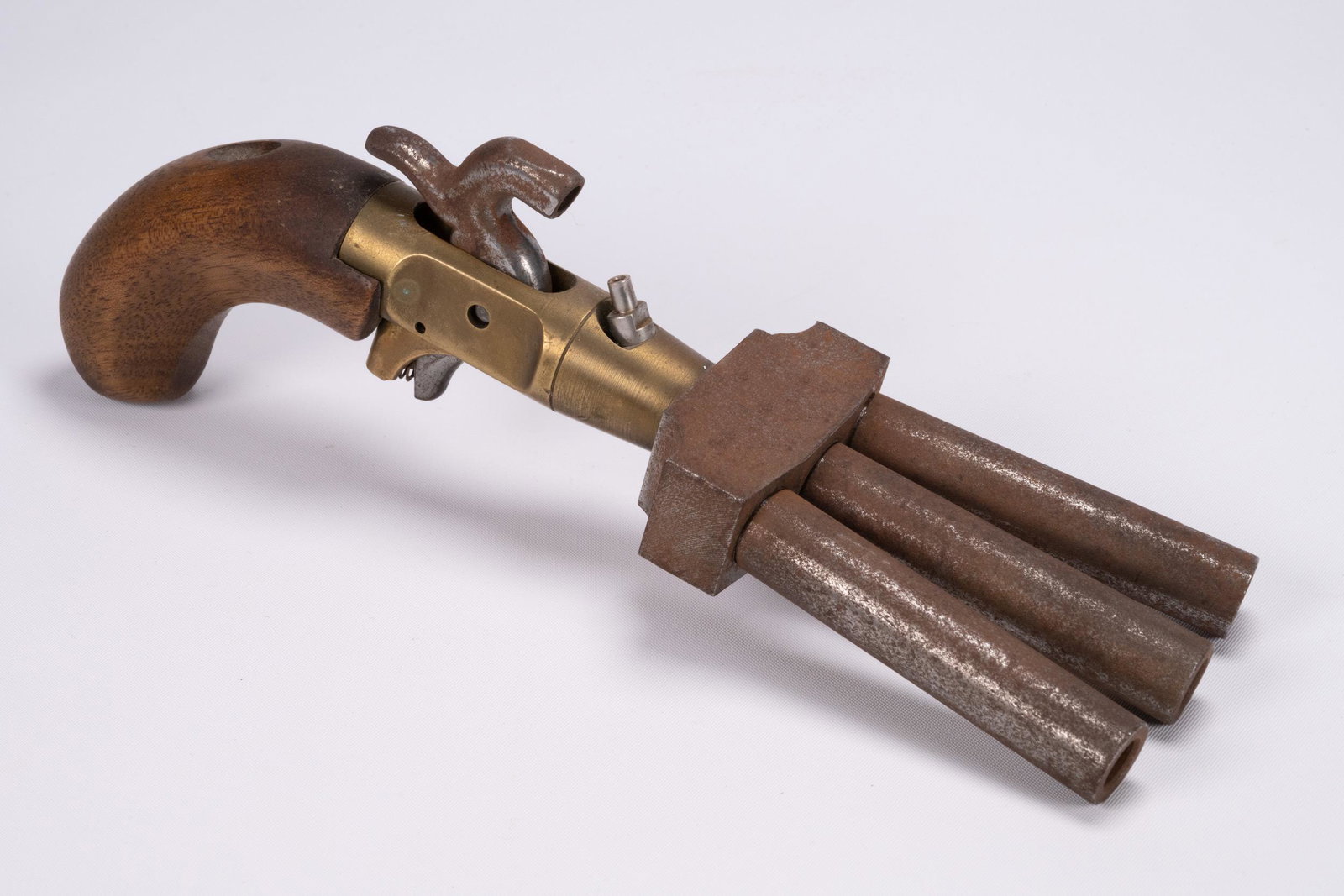 Triple Barrel Duck Foot Percussion Pistol: Ducks Foot Three Barrel Percussion Volley Gun Hardwood Grip is One Piece and Lose There is Tarnish/Rust Throughout. Trigger and Hammer Function, Barrels All Unscrew for Inspection Great Reproduction F
