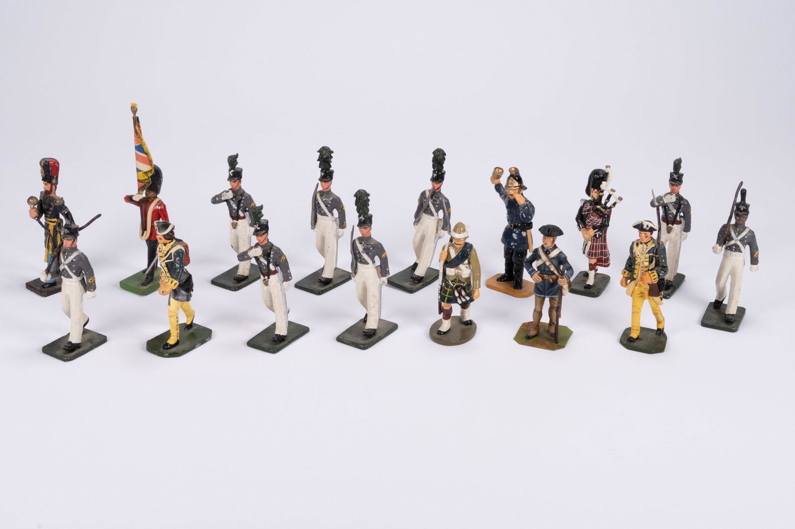 Lead Metal Figures USSR Army With Cannon (1 of 3)