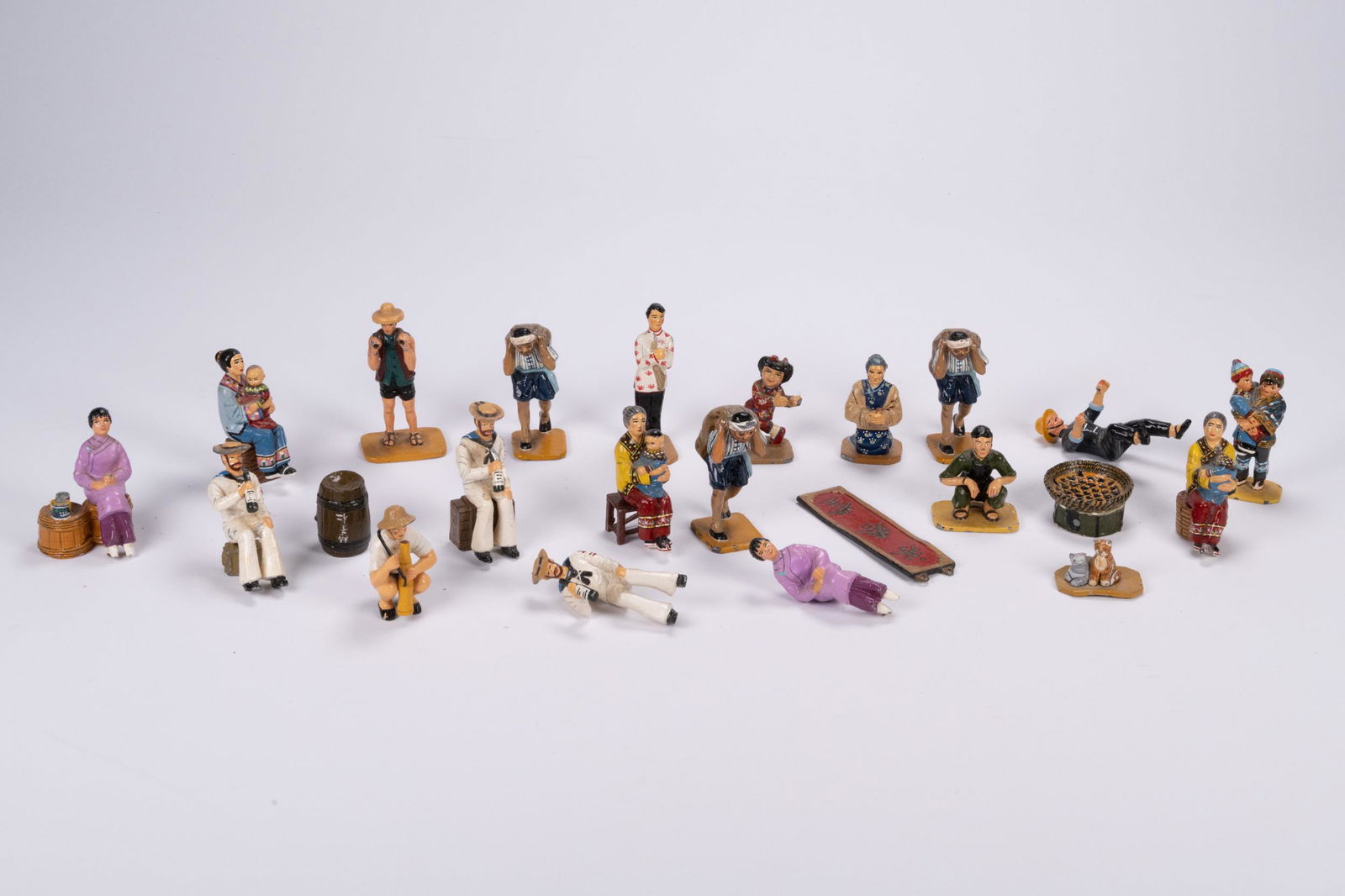 K&C Streets Of Old Hong Kong Huge lot Of Good And Broken Figures (1 of 2)