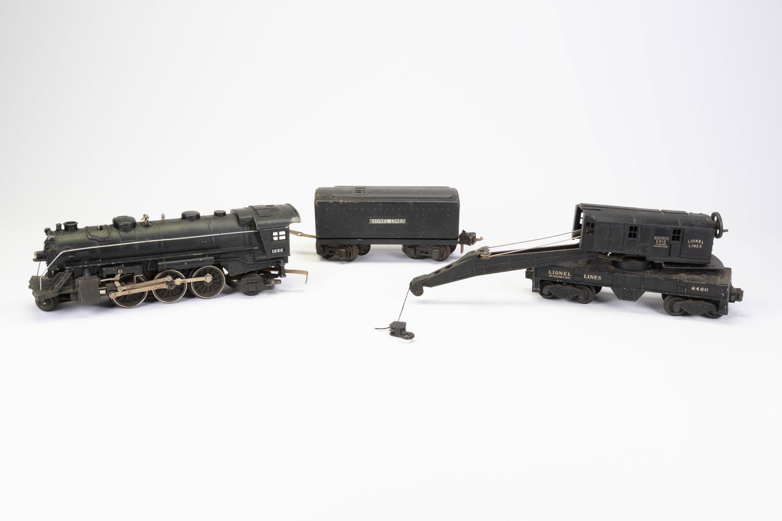Lionel 1666 Steam Engine Tender and 6460 Crane Car (1 of 7)