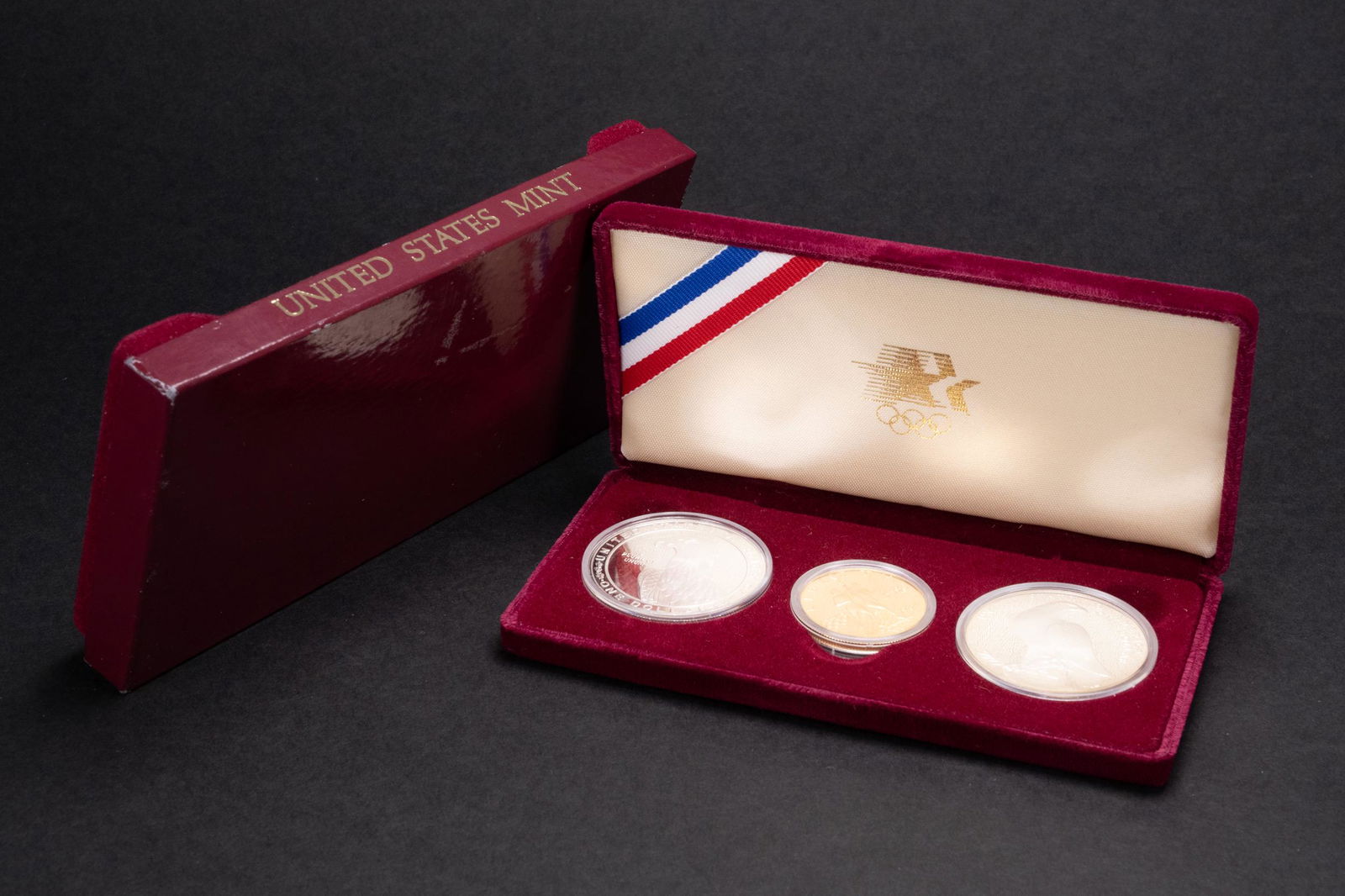 1984 3-Coin Commemorative Olympic Proof Set: 1983 & 1984 United States 3 Coin Commemorative Olympics Gold / Silver Coins Proof Set with Presentation Case Box Metal Uncirculated USA US Mint in Overall Good Condition Uncirculated Please look at Ph