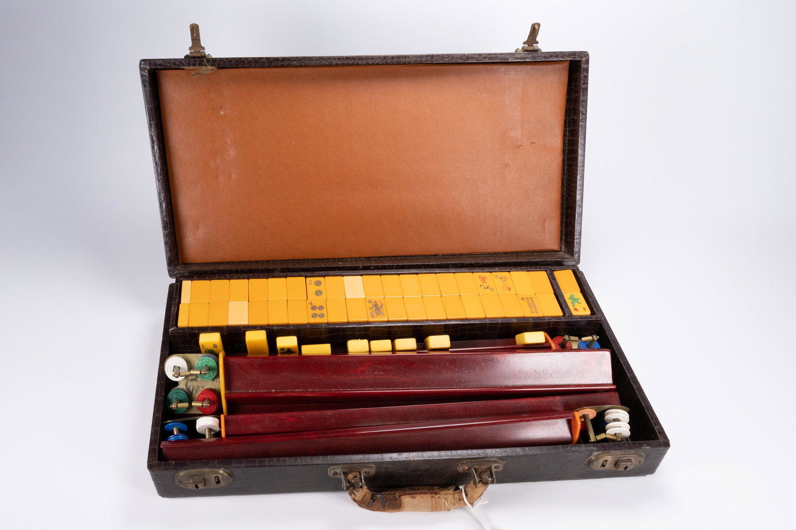 Chinese Mahjong Set - 168 Yellow Tiles in Case: Chinese Mahjong Set 168 Bakelite Tiles and Crocodile Alligator Style Case Lot Include: Yellow Bone Tiles. Case 19.5"W x 9"L x 305"H In Overall Good Condition Please look at Photos Closely Out of a New