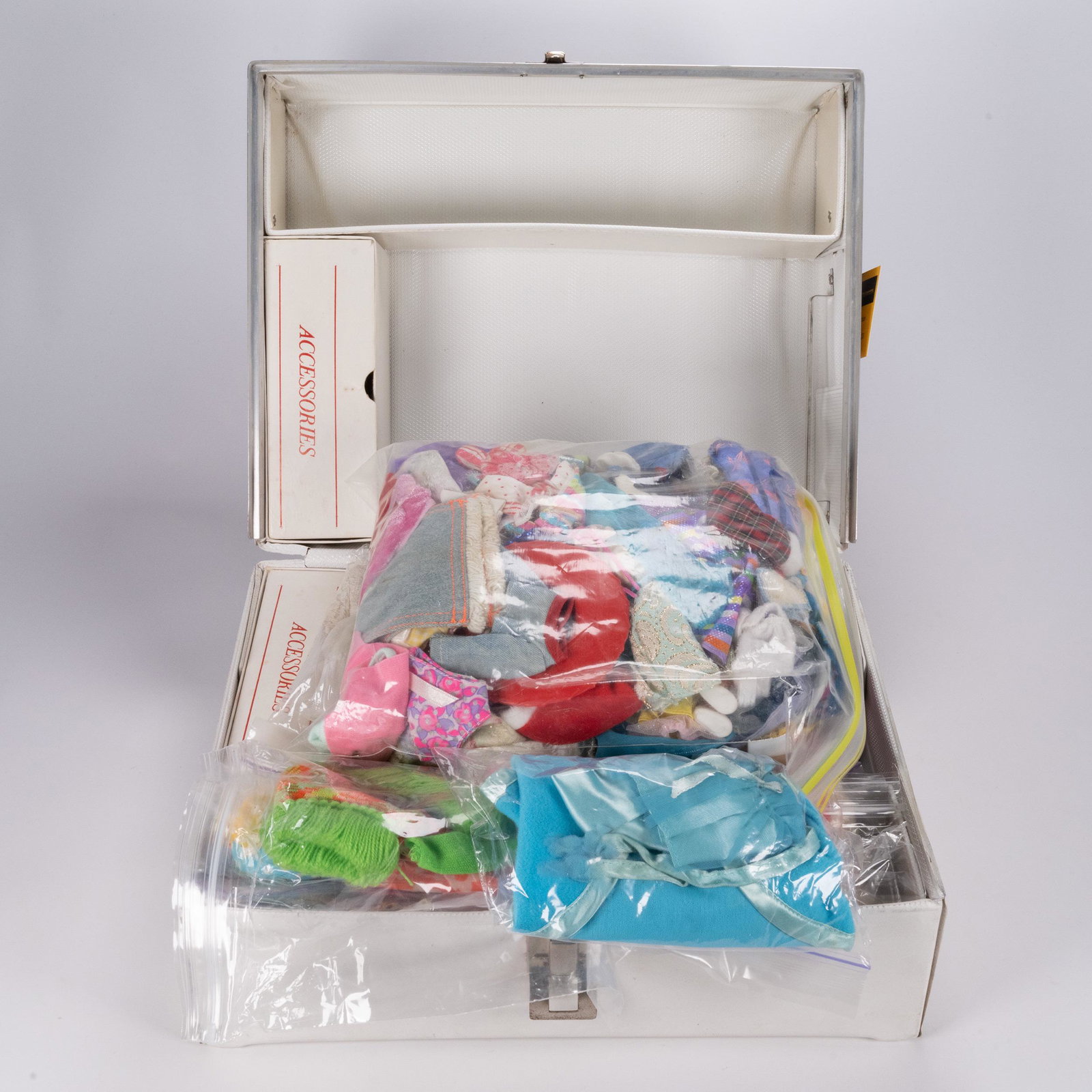 Vintage Barbie Doll Trunk Stuffed w/ Clothing Lot (1 of 4)
