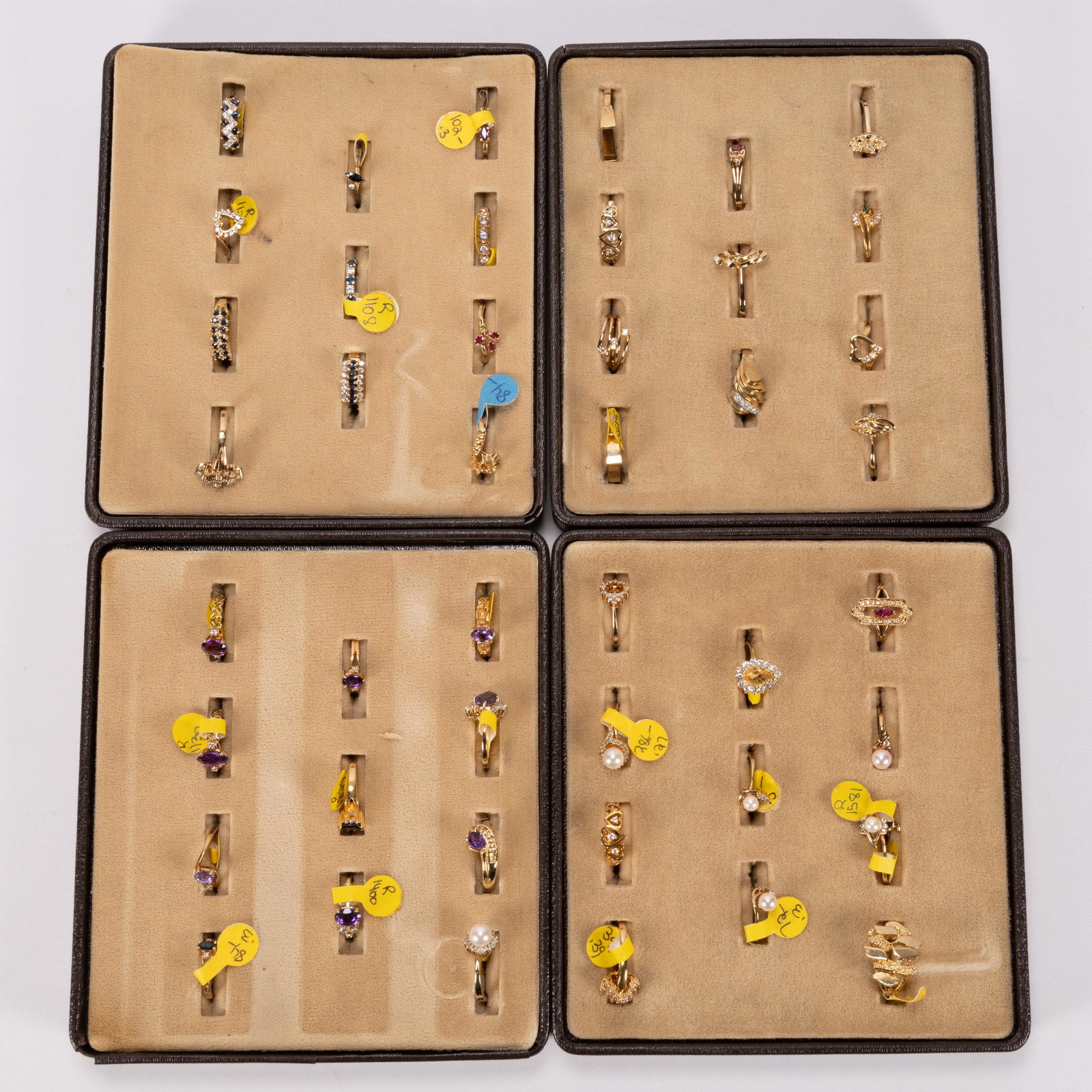 Lot Of 44 Costume Jewelry Rings Asst Colors Styles (1 of 5)