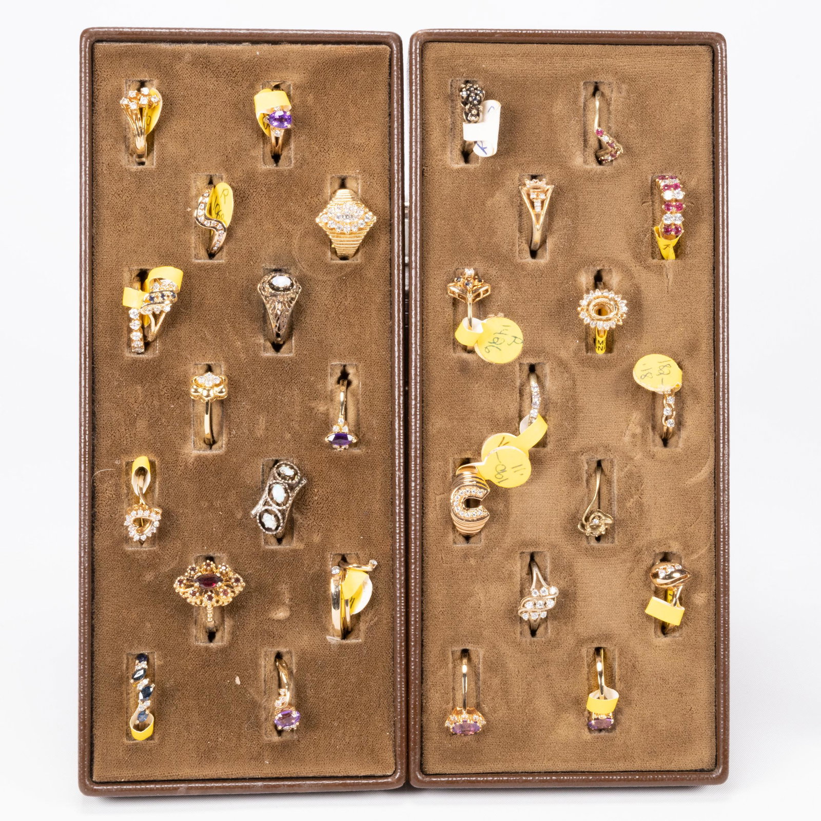 Lot Of 28 Costume Jewelry Rings Asst Colors Styles (1 of 3)