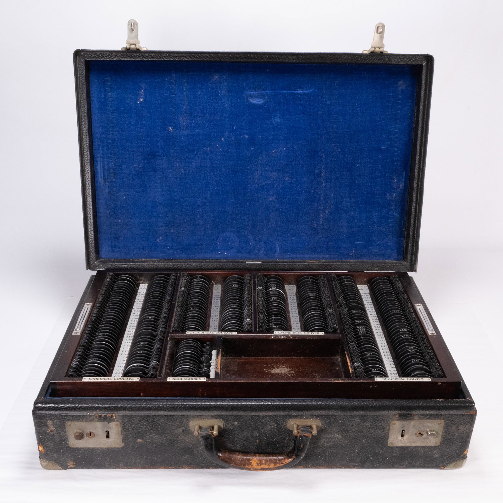 American Optical Eyeglass Fitting Sales Case (1 of 7)