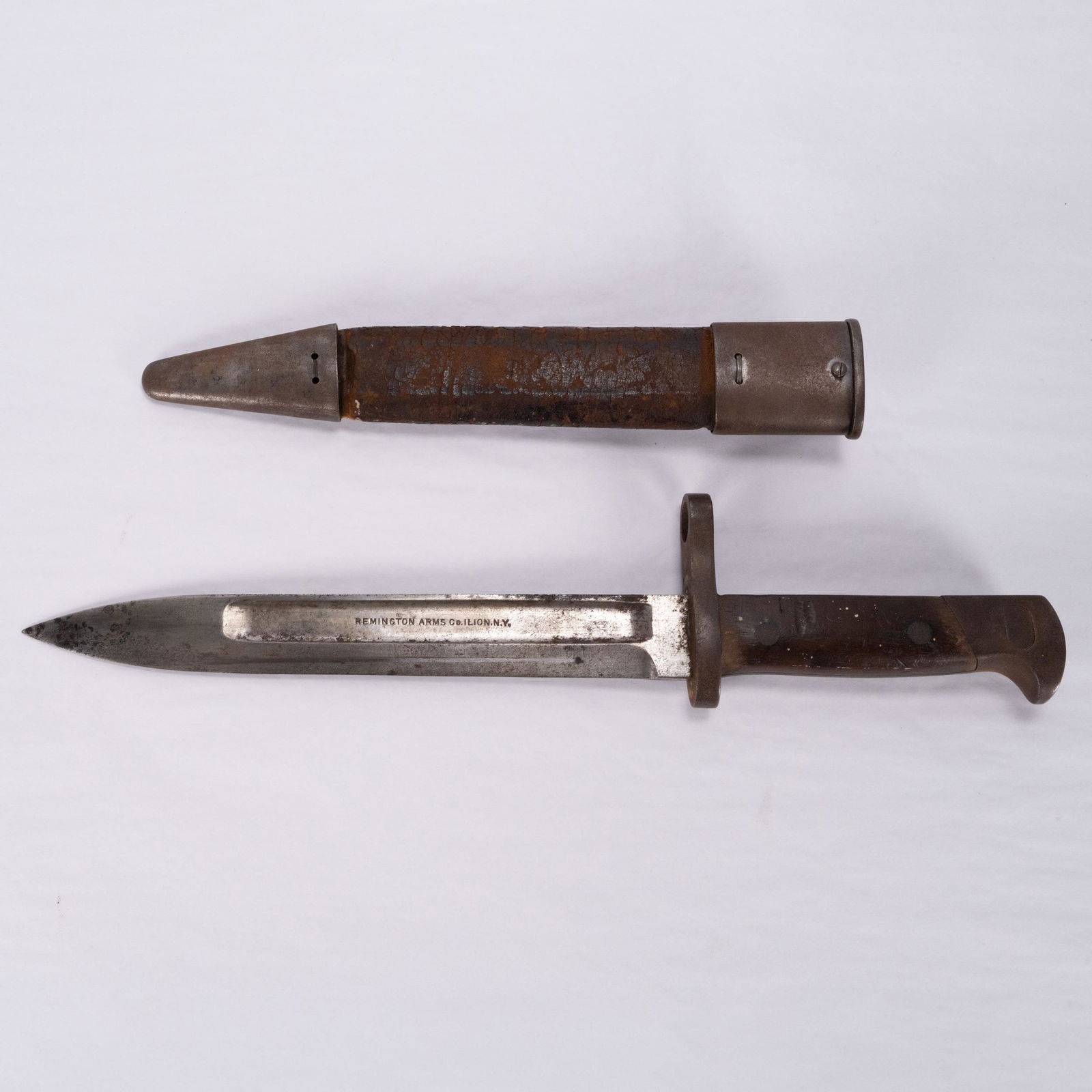 Remington Rifle no5 Short Bayonet Dagger Knife: Remington Arms Co. Ilion N.Y. Rifle no 5 Short Export Bayonet With Scabbard Uncleaned Wood Leather In Overall Good Condition Please look at Photos Closely militaria military paratrooper comando wwi ww