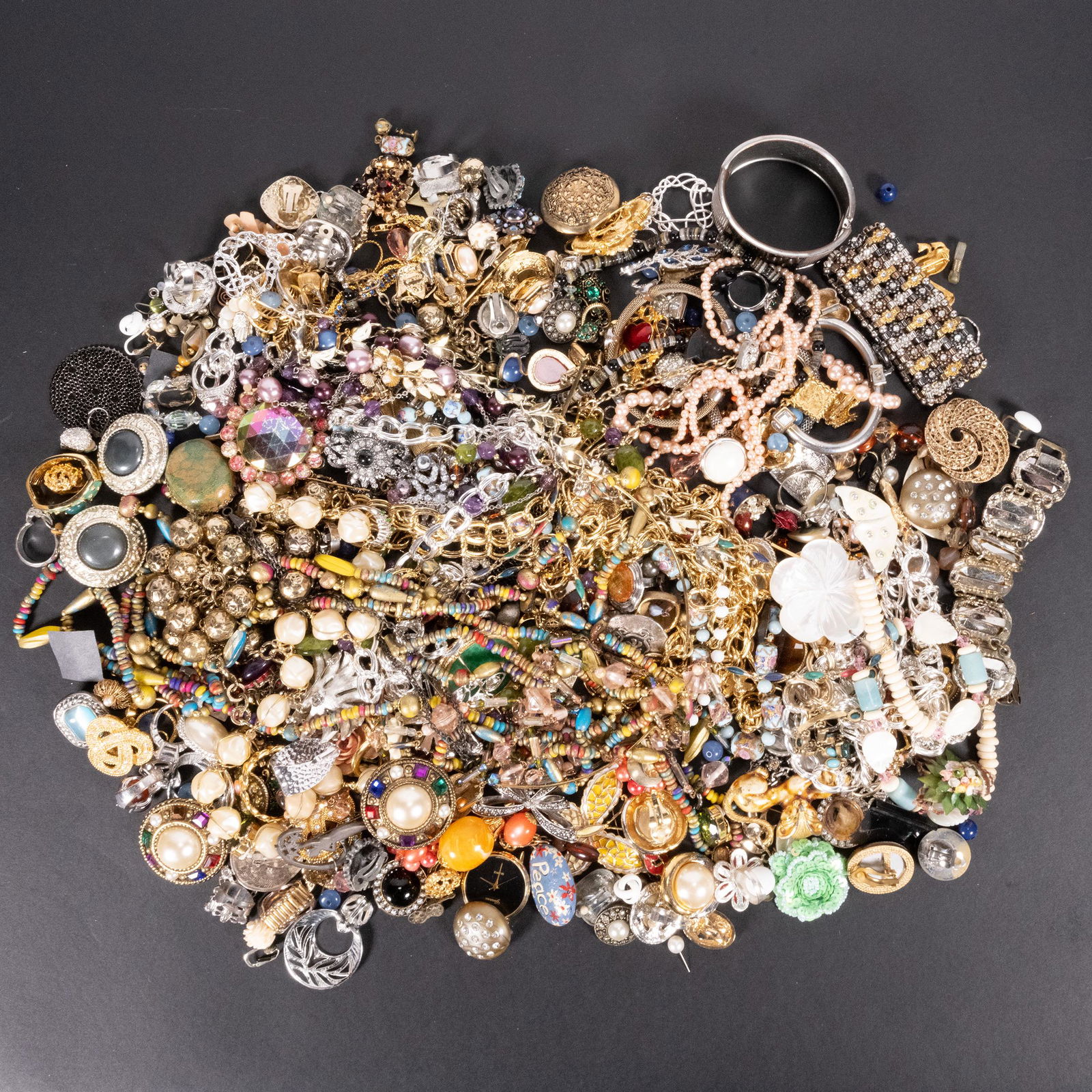 Unsearched Costume Jewelry Lot Bracelets Necklaces (1 of 3)