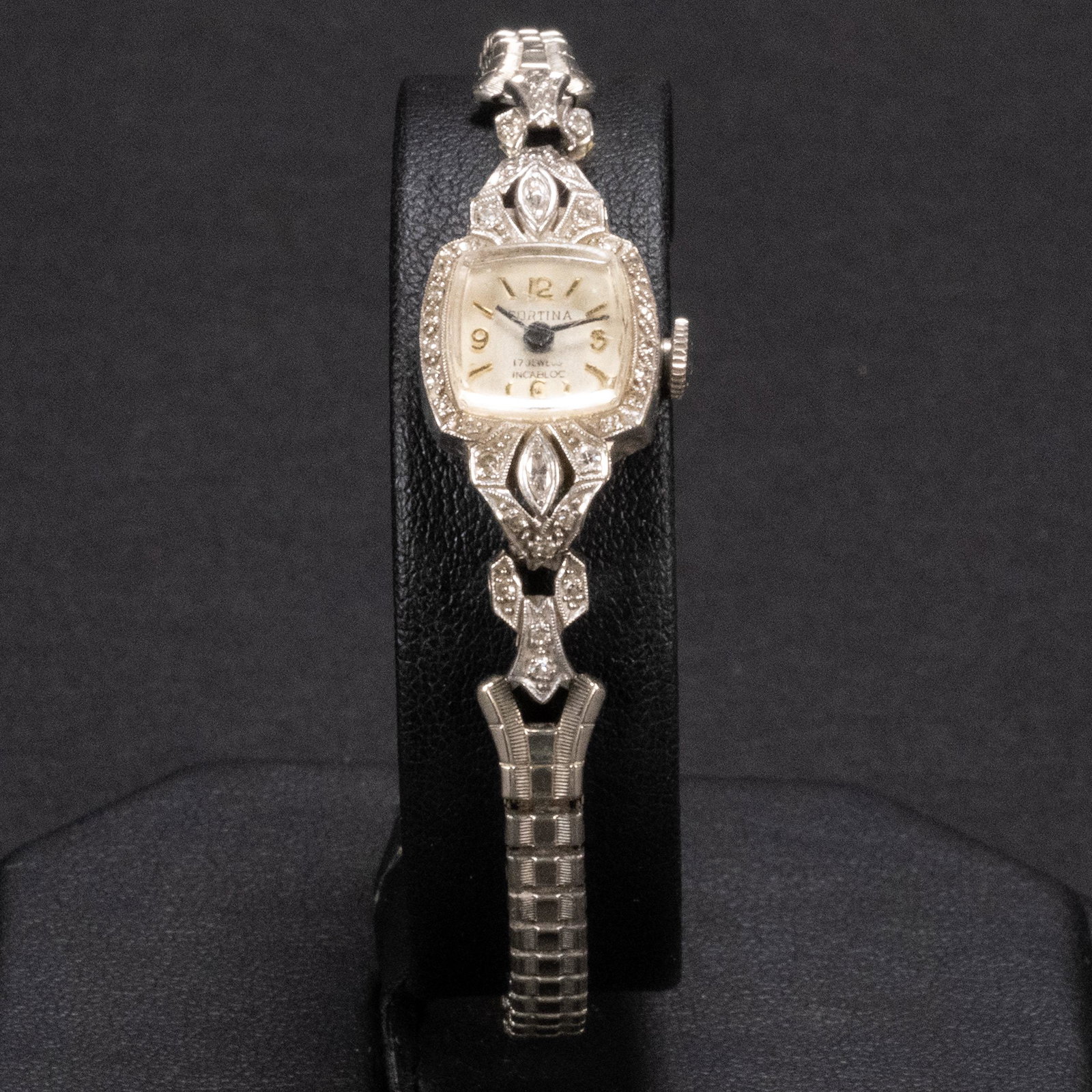 Platinum Hamilton Wristwatch: Platinum Hamilton Wrist Watch Dial Has Been removed From the Casing But Is Present. TTL In Overall Good Condition Please look at Photos Closely Out of a New York City Estate Weight 9.24g In Overall Go