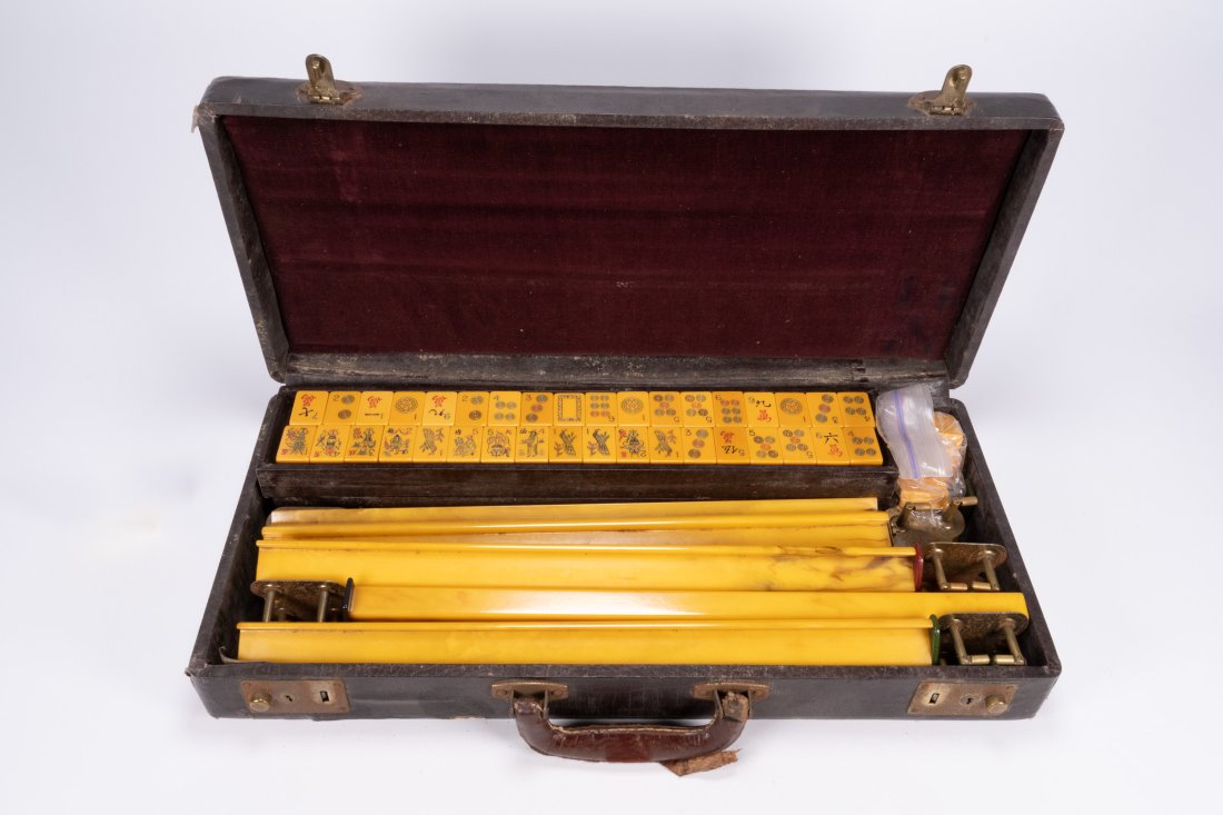 Chinese Mahjong Set Early 20th Century 152pcs (1 of 2)