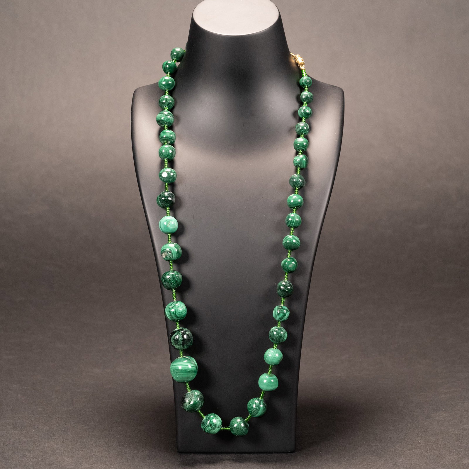 Chinese Malachite Round Bead Ball Necklace: Chinese Malachite Round Bead Ball Necklace Total Length 30cm Approx 140 Grams Out of a New York City Estate