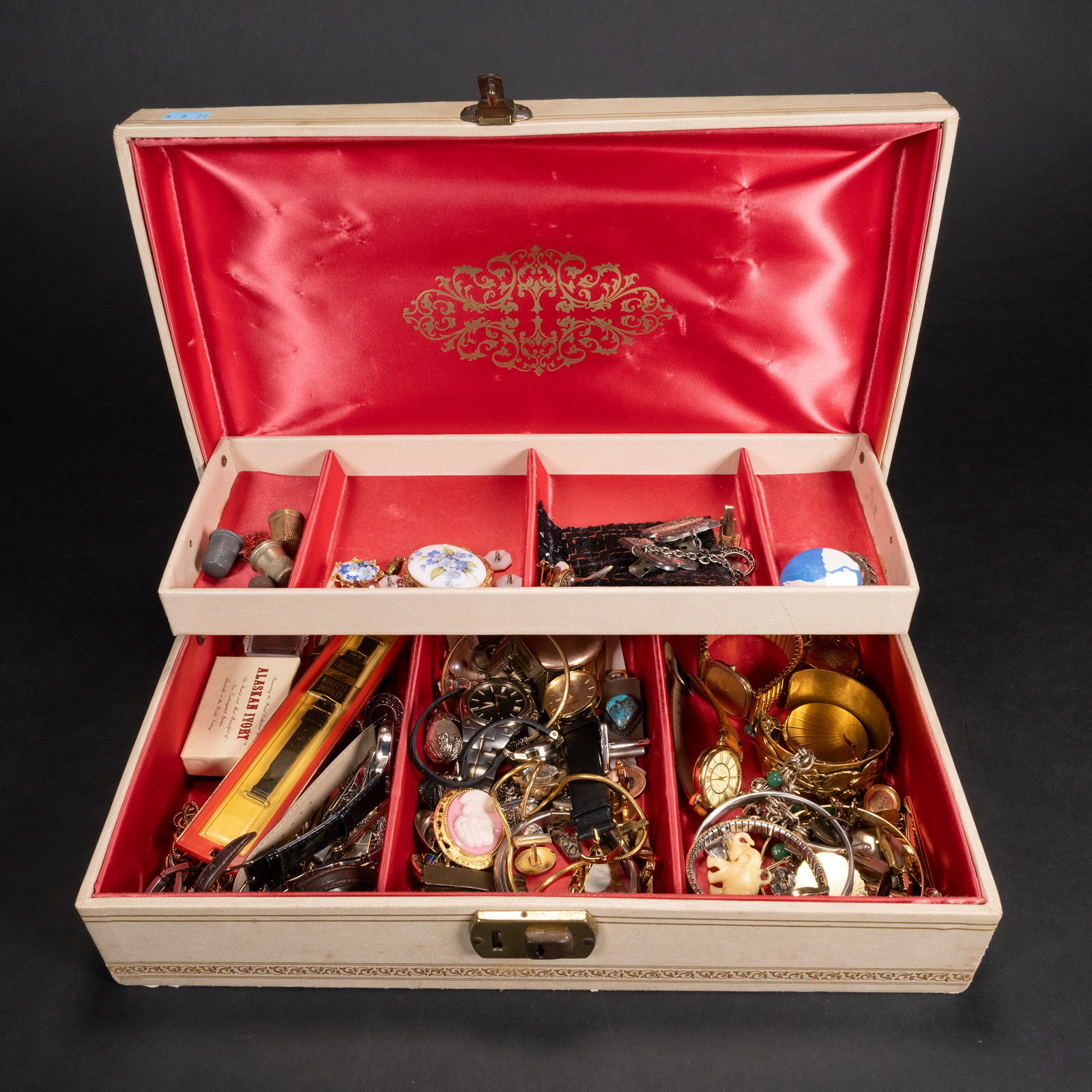 Costume Jewelry & Watch Lot As Found Unsearched: Costume Jewelry and Watch Lot as Found Unsearched Brooch earings Judaica Multiple Seiko Wristwatches Two Pocket Watches and Much More Please Take A Look at this Lot Very Interesting Out of a New York 