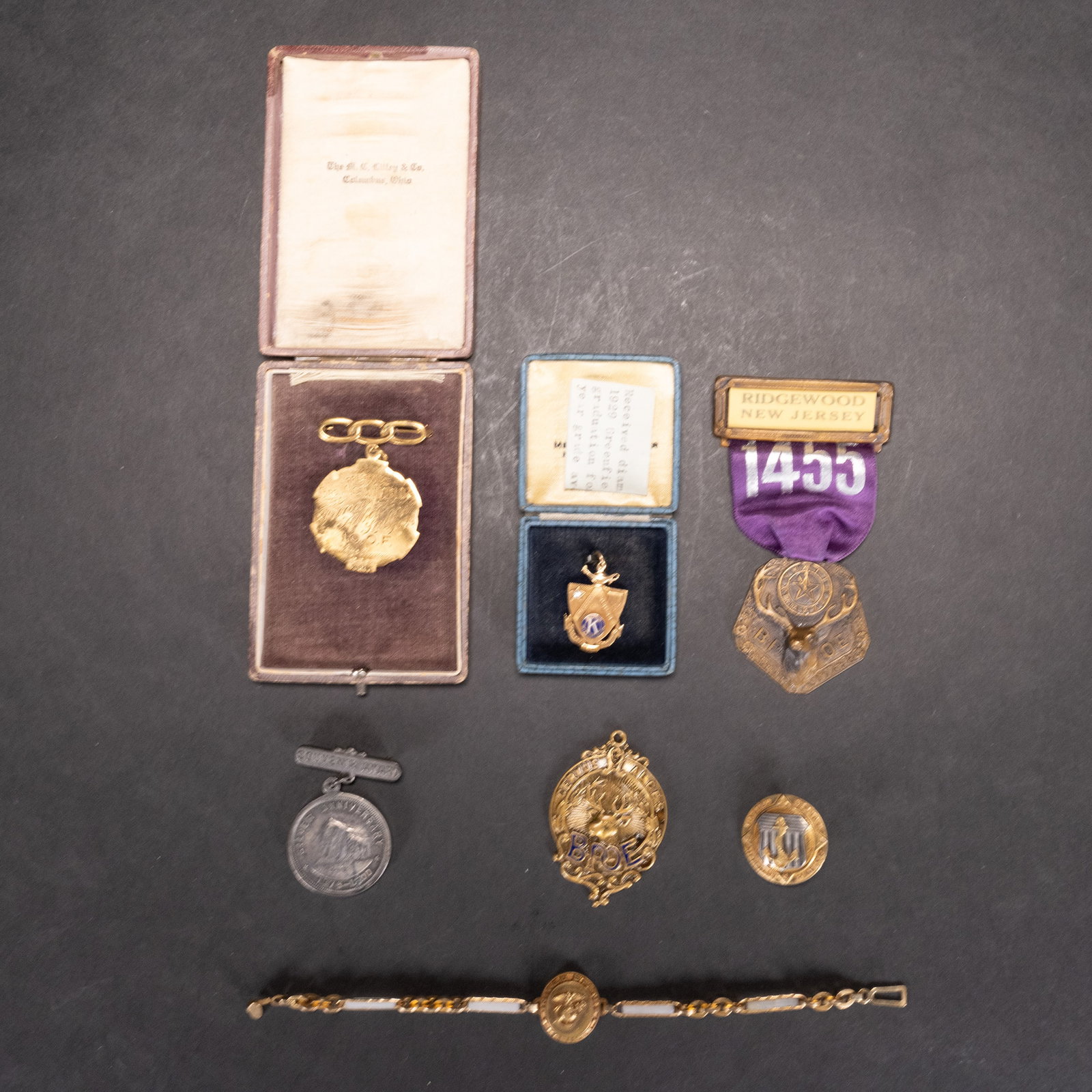 Gold & Sterling Assorted American Order Badge Lot BPOE Odd Fellows US Marines: Gold & Sterling Assorted American Order Badge Lot BPOE Odd Fellows US United States Marine etc Gold Sterling Silver Lot Comprising: 1x Gold WWII US Marines Corps insignia Charm Sweetheart Bracelet 7"L