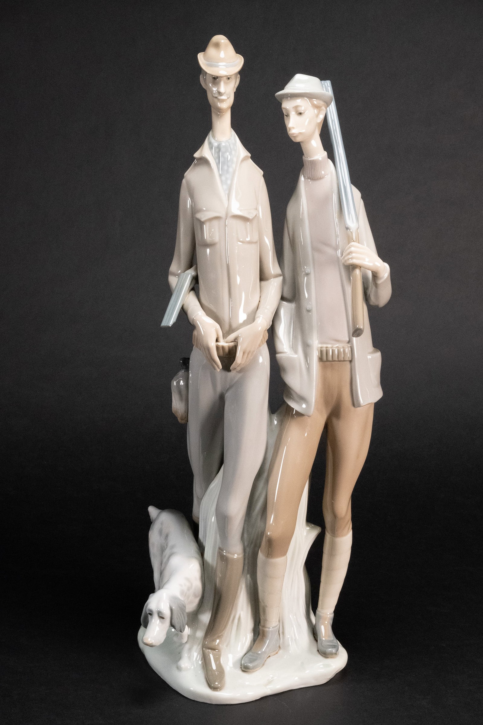 Lladro Porcelain Sculpture "The Hunters" 1001048: 1970 Lladro Ceramic Figurine " The Hunters " #1001048 Two Tall Men Holding Rifle Going on a Hunt with their Dog Glossy Finish by Artist Juan Huerta Early Lladro Mark Underside " Lladro Made in Spain "
