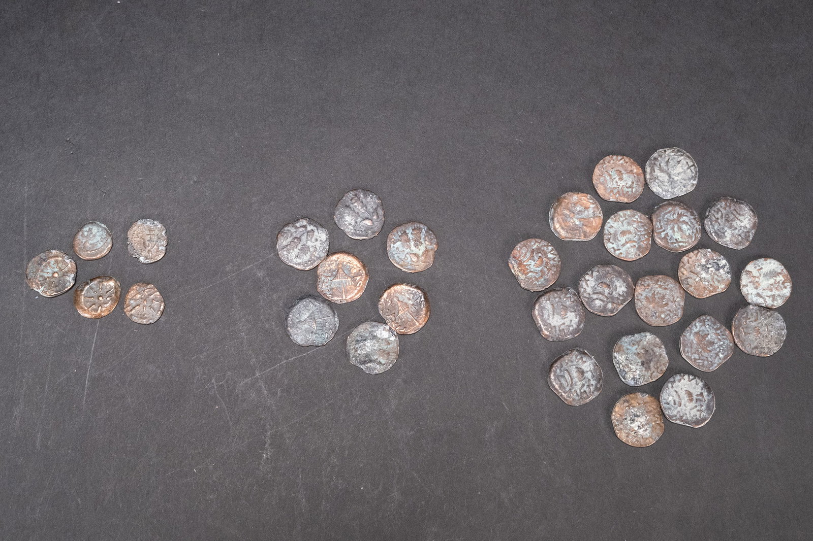Judaea Biblical Bronze Assorted Ancient Prutah 41-76AD 30 Coins: Judaea Biblical Bronze Assorted Ancient Prutah 41 - 76 AD 30 Coin Collection Lot Biblical Judaea Bronze Coins From Holy Land Dimensions:m Approx 1/2"W - 5/8"W Lot Comprising: 5x Judaea, Alexander Jann
