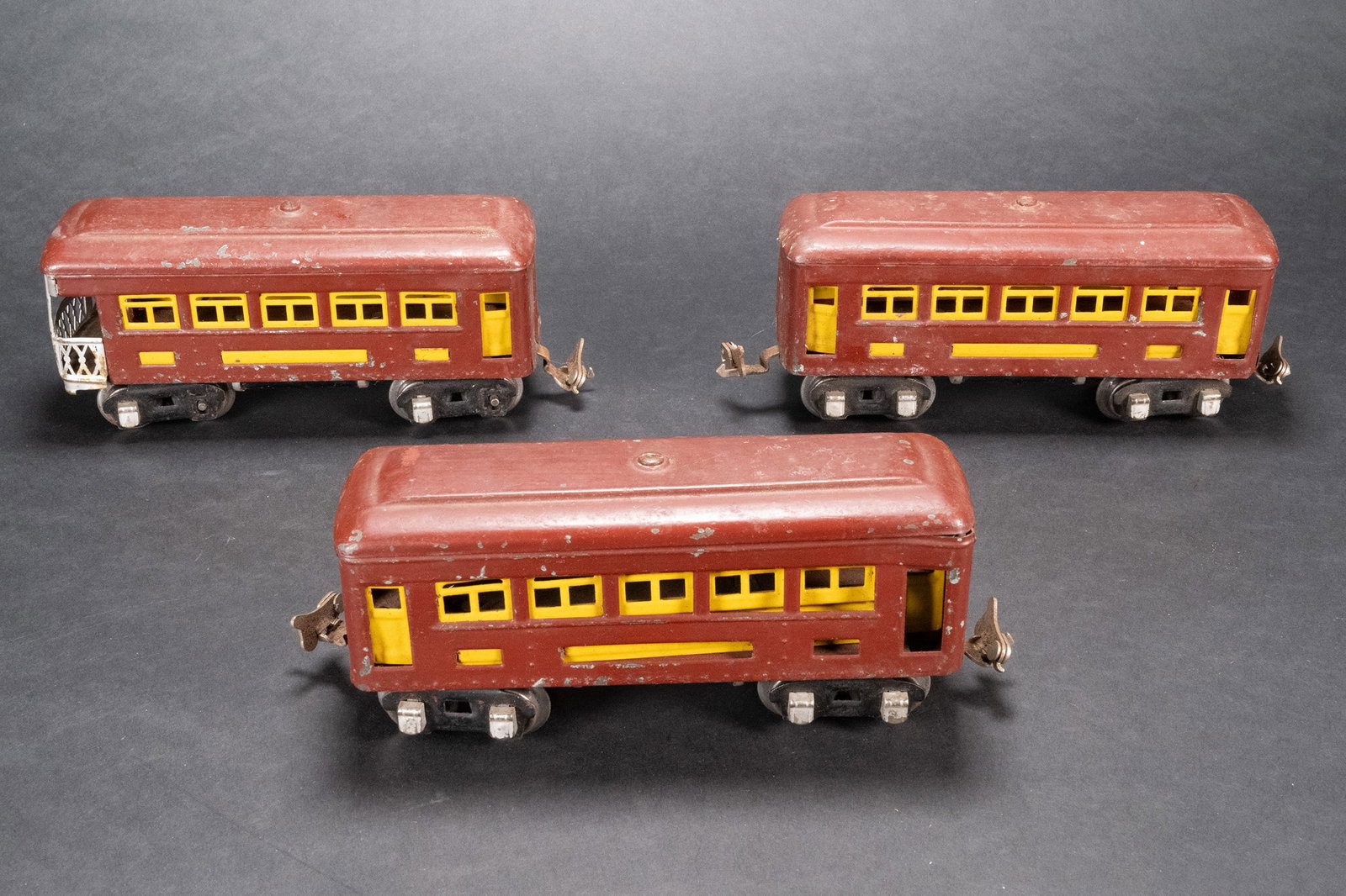 Lionel Train Set Metal 607 Pullman & 608 Observation Car: Lionel Train Set Grouping Group Lot Metal Cars Two 607 Pullman Car and 608 Observation Car Painted maroon and Yellow, Cars Show Modest Signs of Use serch words LocomotiveFreight TrainRailway RailBus R
