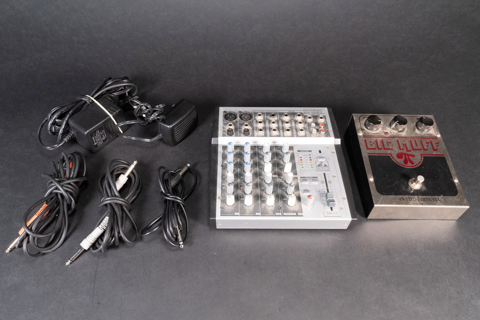 Electro-Harmonix Big Muff Pi Fuzz Pedal & Phonic MM1002 Compact Mixer Mixer: Electro-Harmonix Big Muff Pi Fuzz Pedal & Phonic MM1002 Compact Mixer Mixer MM-1002A Includes Power Adapters and 2 Lead Cables Guitar DJ Bass Guitar Pedal Distortion In Overall Good Condition Please l
