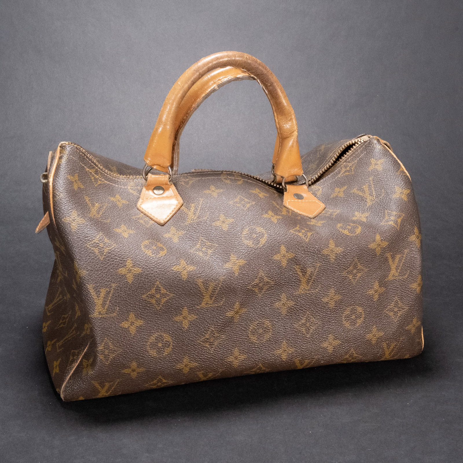 Louis Vuitton Monogram Speedy 30 Doctors Bag: Louis Vuitton Monogram Speedy 30 Doctors Bag Purse Width (at base): 12"Height: 8.5"Depth: 6.75"Handle Drop: 4"Type of Material: Monogram CanvasColor: BrownOrigin: France Zipper Is In Need Of Repair, H