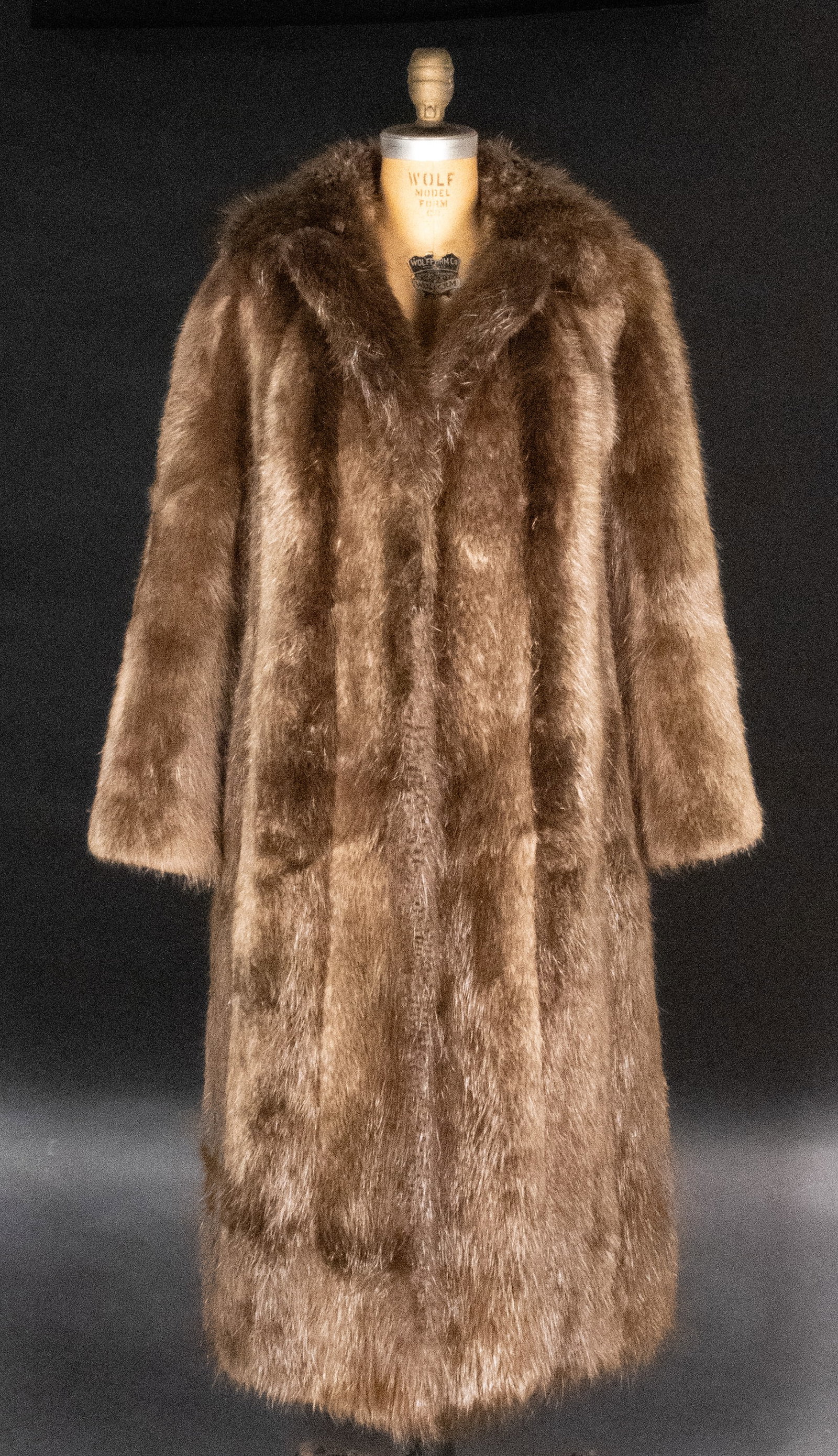 Arctic Fox Women's Fur Coat By The Fur Vault: Arctic Fox Women's Fur Coat By The Fur Vault With Tag: " The Fur Vault" Embroided on the inner Lining on Right Side: "Mildred L Samuelsen" with 4 Hook Closures Dimensions Approx: Length 46"L x Chest/B