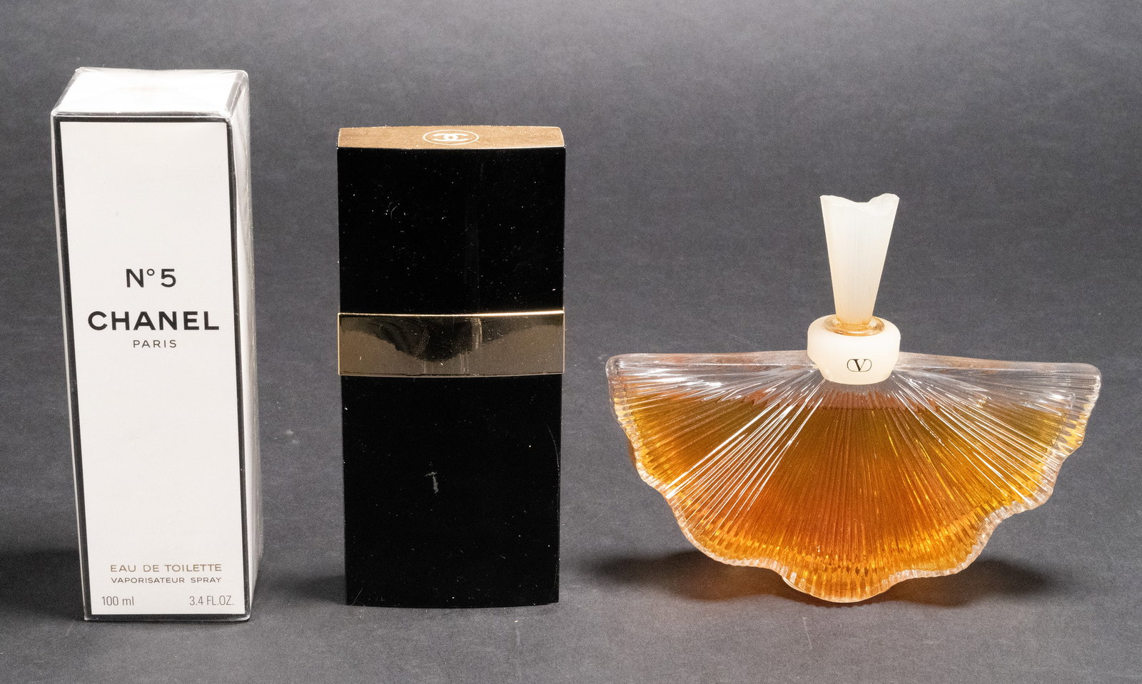 Perfume Bottle Lot Vendetta Valentino 1991 EAU 100ml / Chanel No 5 Paris 100ml (1 of 5)