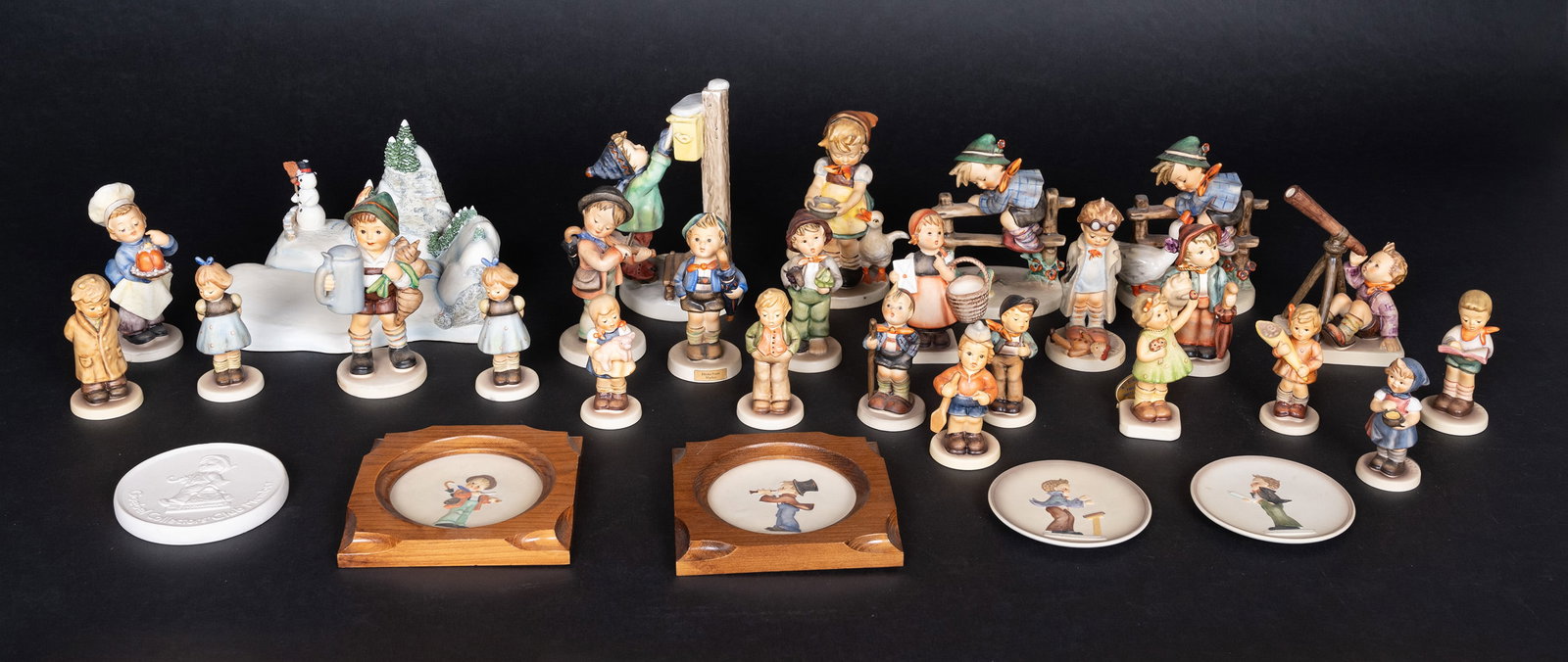 Large Hummel Figurine Lot Boy Girl etc Over 30 (1 of 14)
