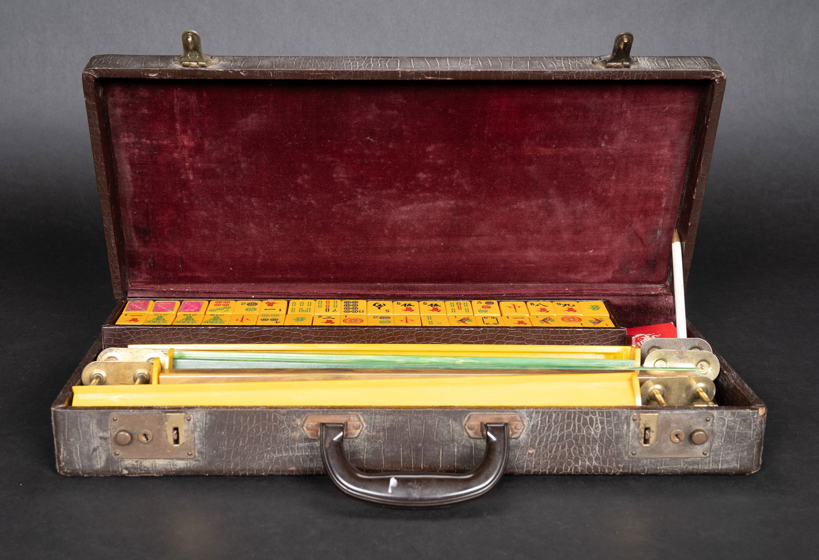 Chinese Mah Jong Set of 152 Butterscotch Amber Bakelite Tiles (1 of 9)