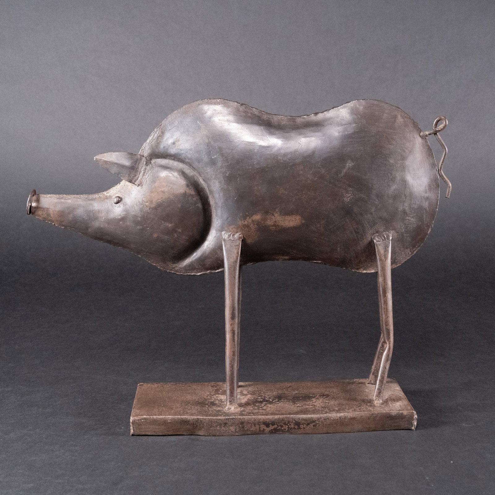 American Folk Art Metal Sculpture of Pig: American Folk Art Metal Sculpture of Pig Pork Porky Approx: 12 1/4"H x 15 5/8"L x 3 3/4"W In Overall Good Condition Please Look at Photos Closely Butcher Shop Store Collection Out of a New York City E